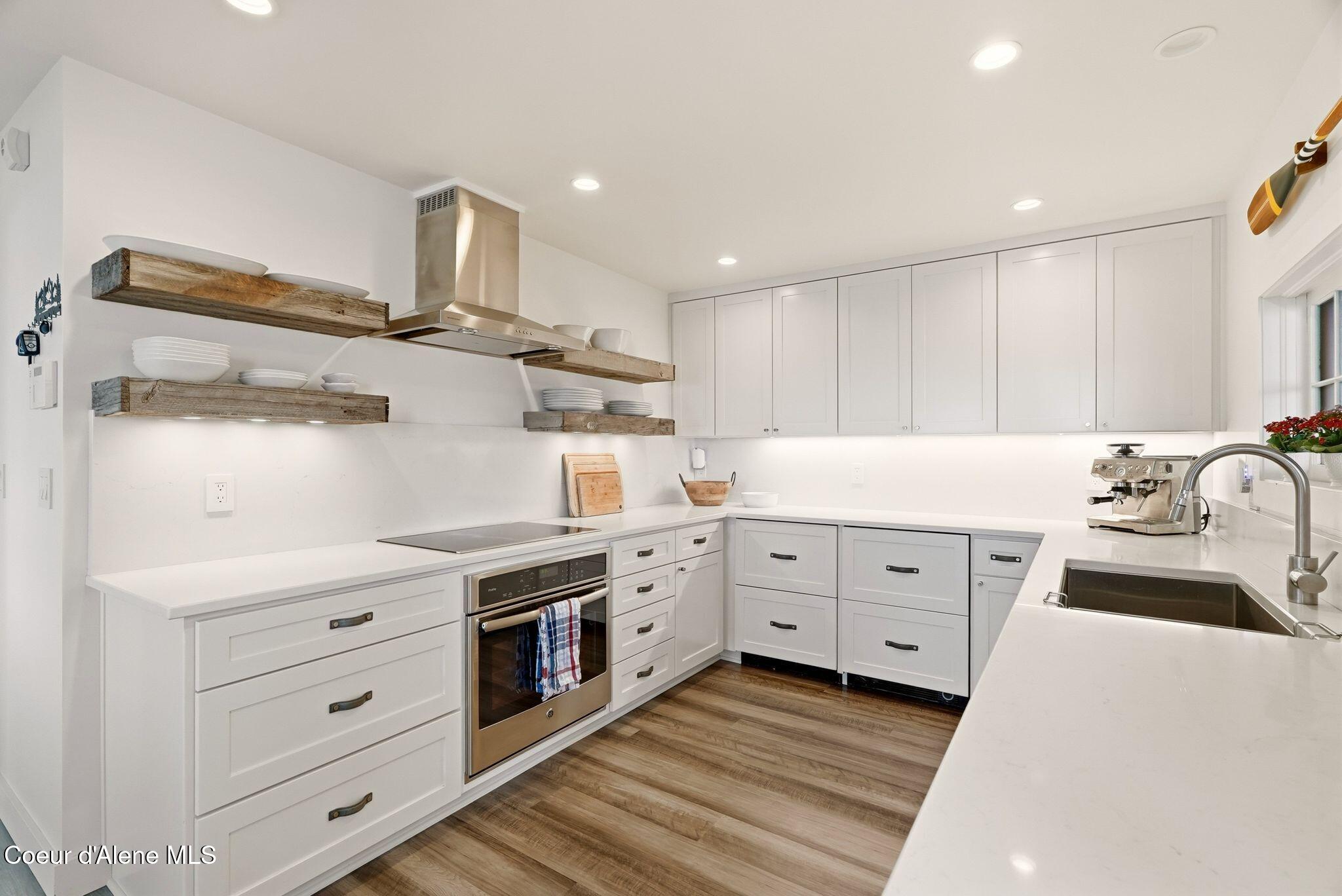 8411 W Lake Shr, Coeur d'Alene