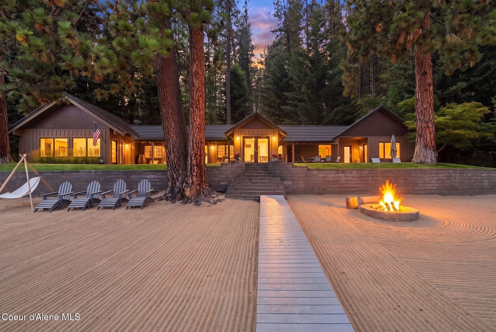 8411 W Lake Shr, Coeur d'Alene