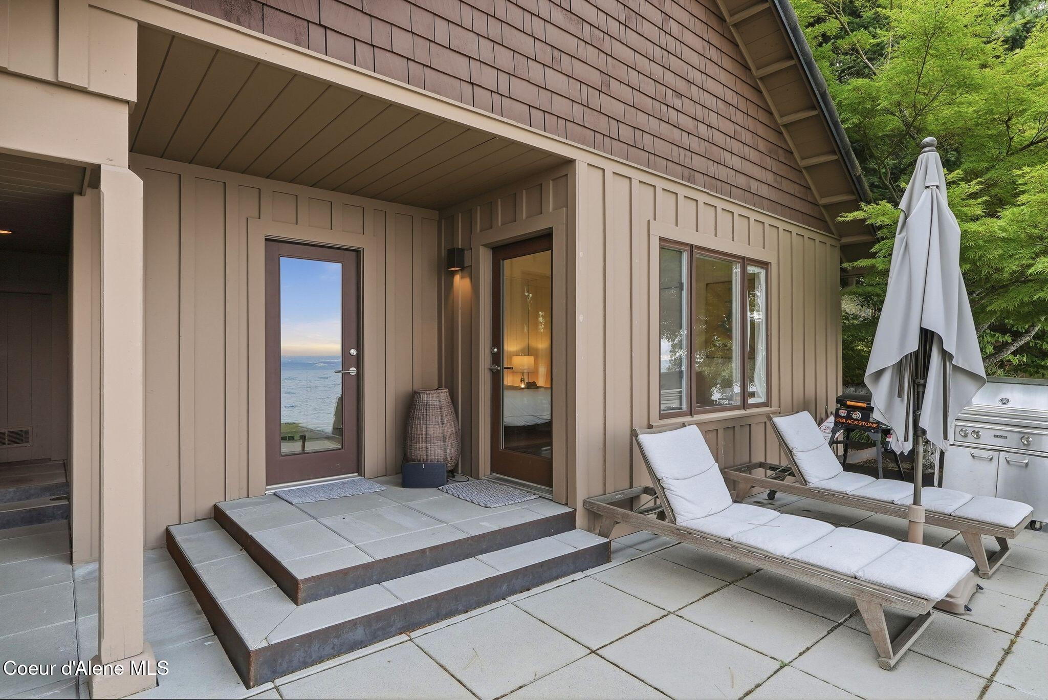 8411 W Lake Shr, Coeur d'Alene