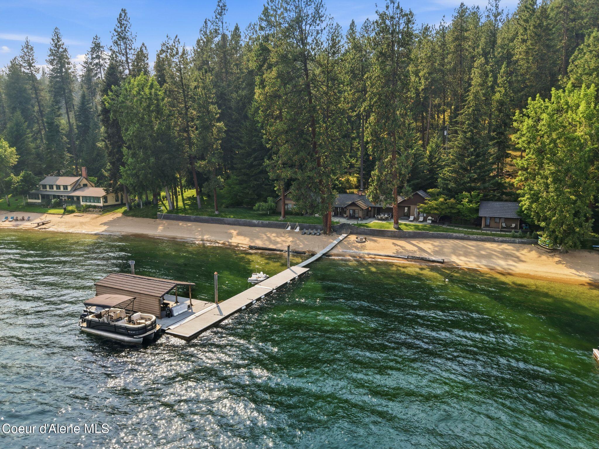 8411 W Lake Shr, Coeur d'Alene