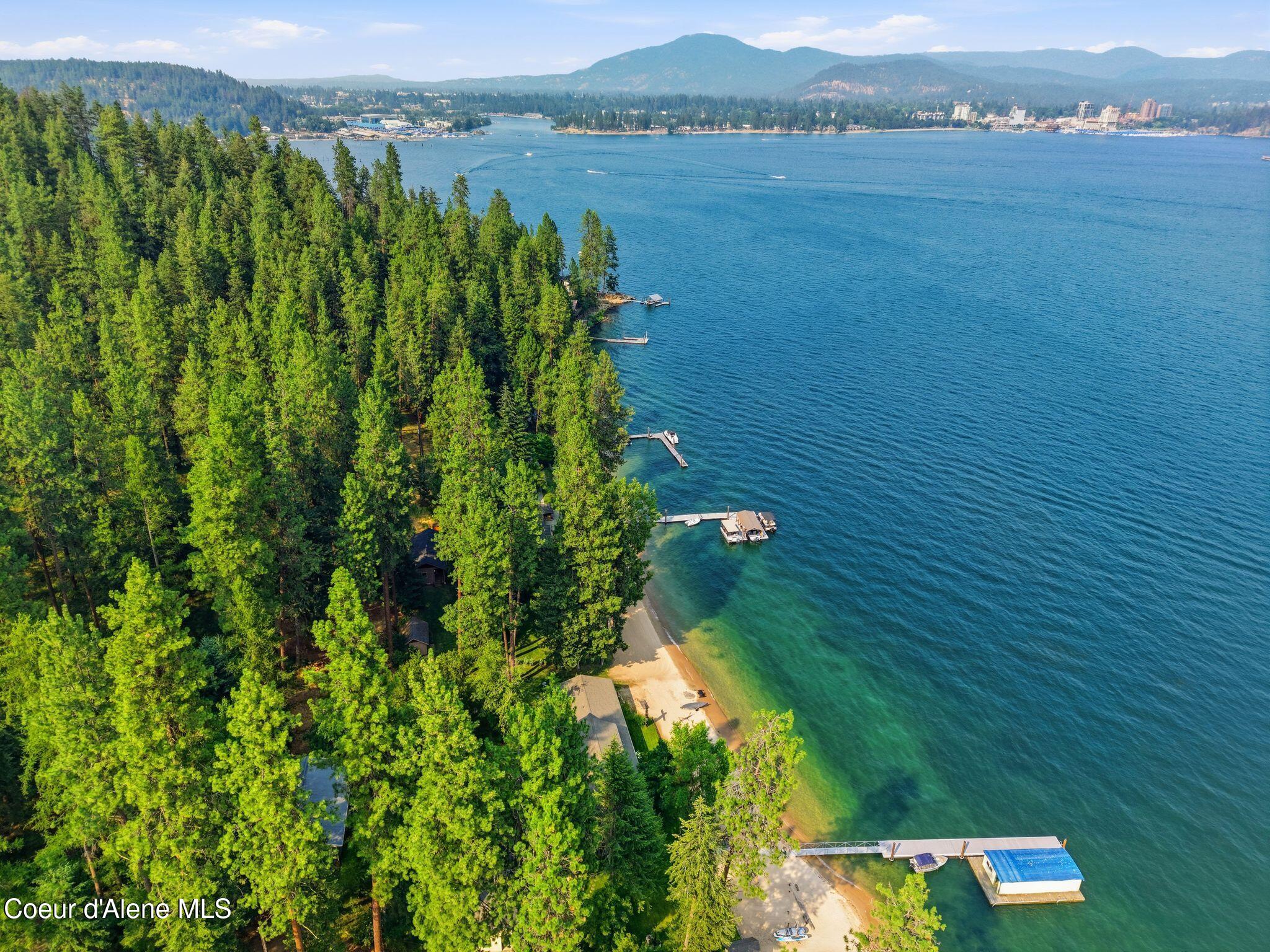 8411 W Lake Shr, Coeur d'Alene