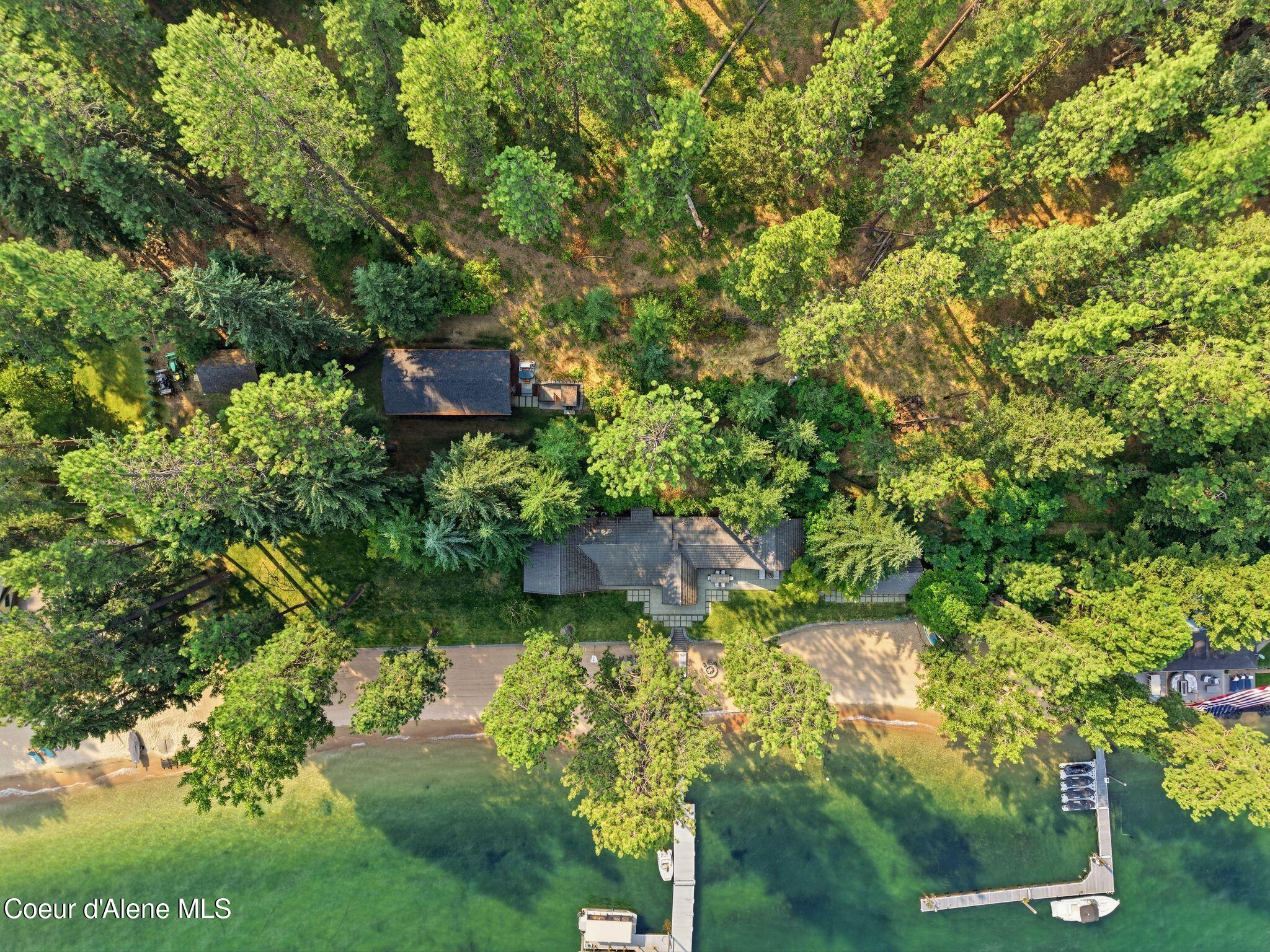 8411 W Lake Shr, Coeur d'Alene
