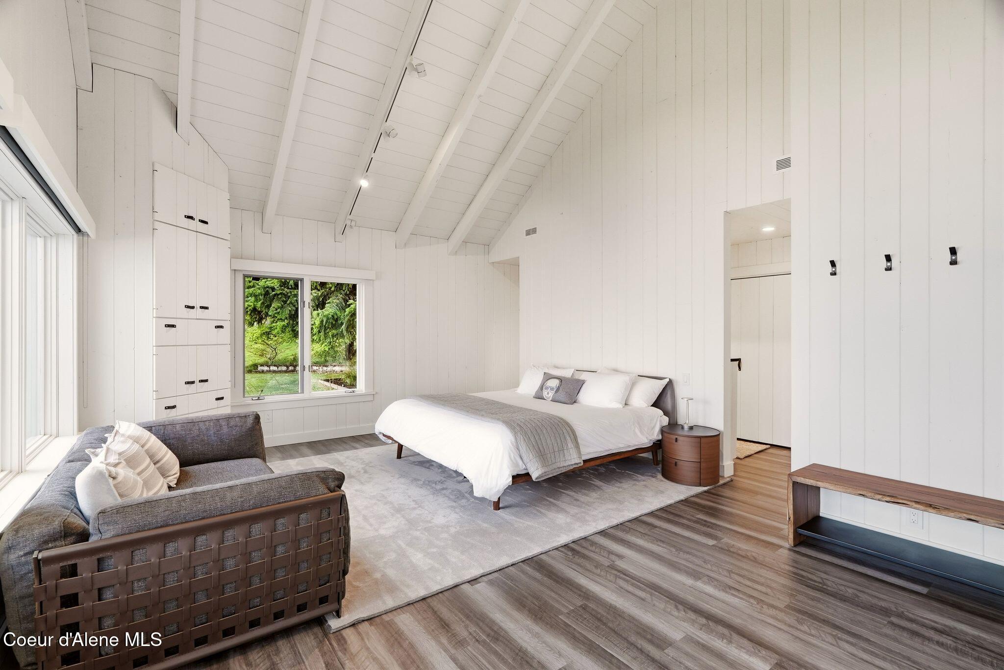 8411 W Lake Shr, Coeur d'Alene