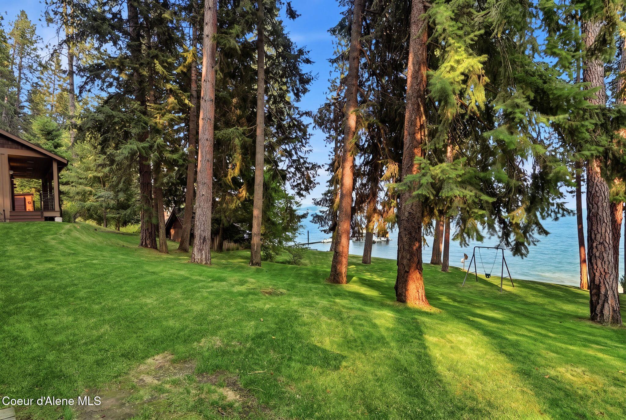 8411 W Lake Shr, Coeur d'Alene