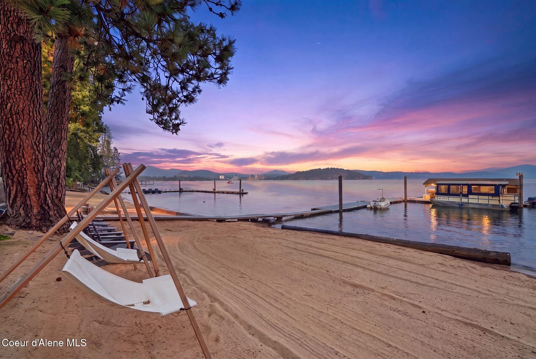 8411 W Lake Shr, Coeur d'Alene