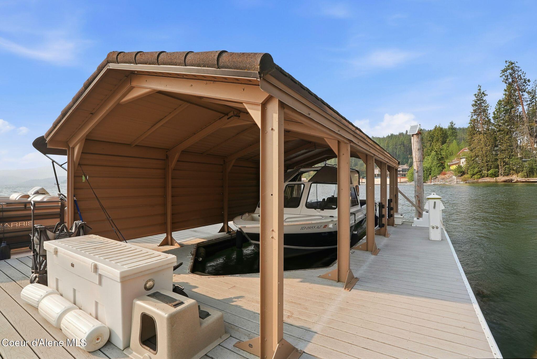 8411 W Lake Shr, Coeur d'Alene