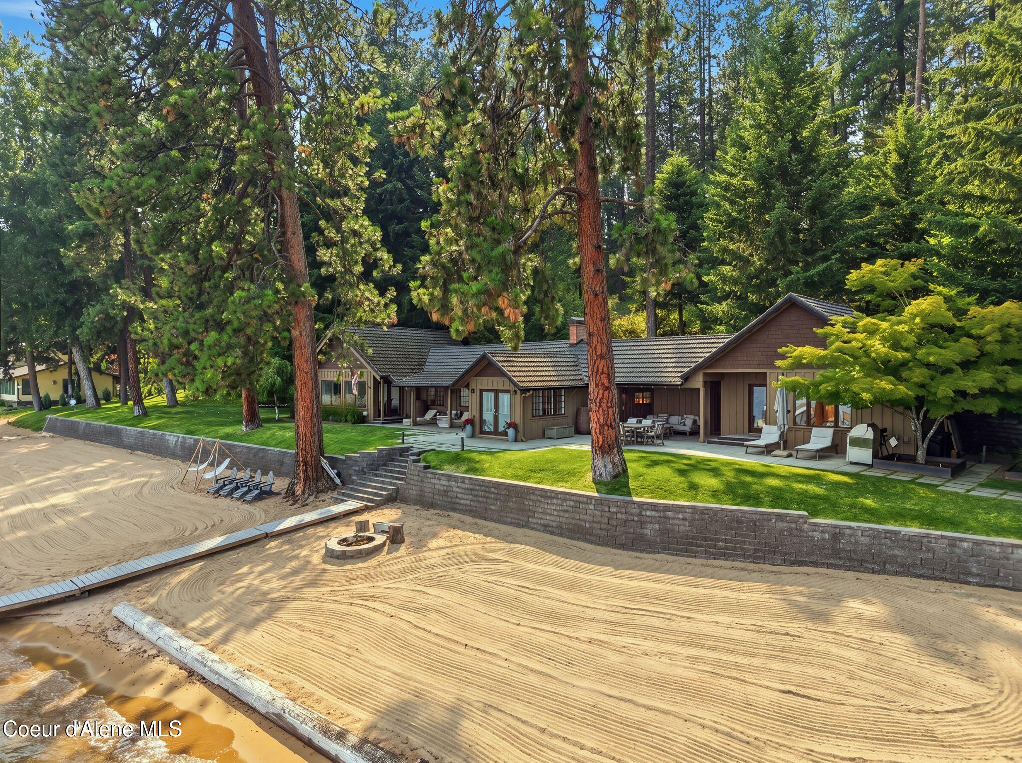 8411 W Lake Shr, Coeur d'Alene