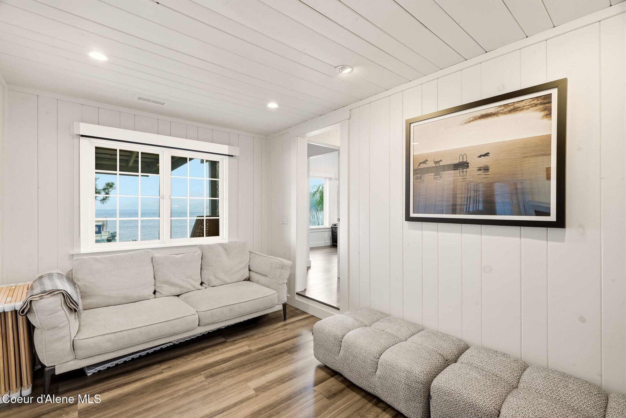 8411 W Lake Shr, Coeur d'Alene