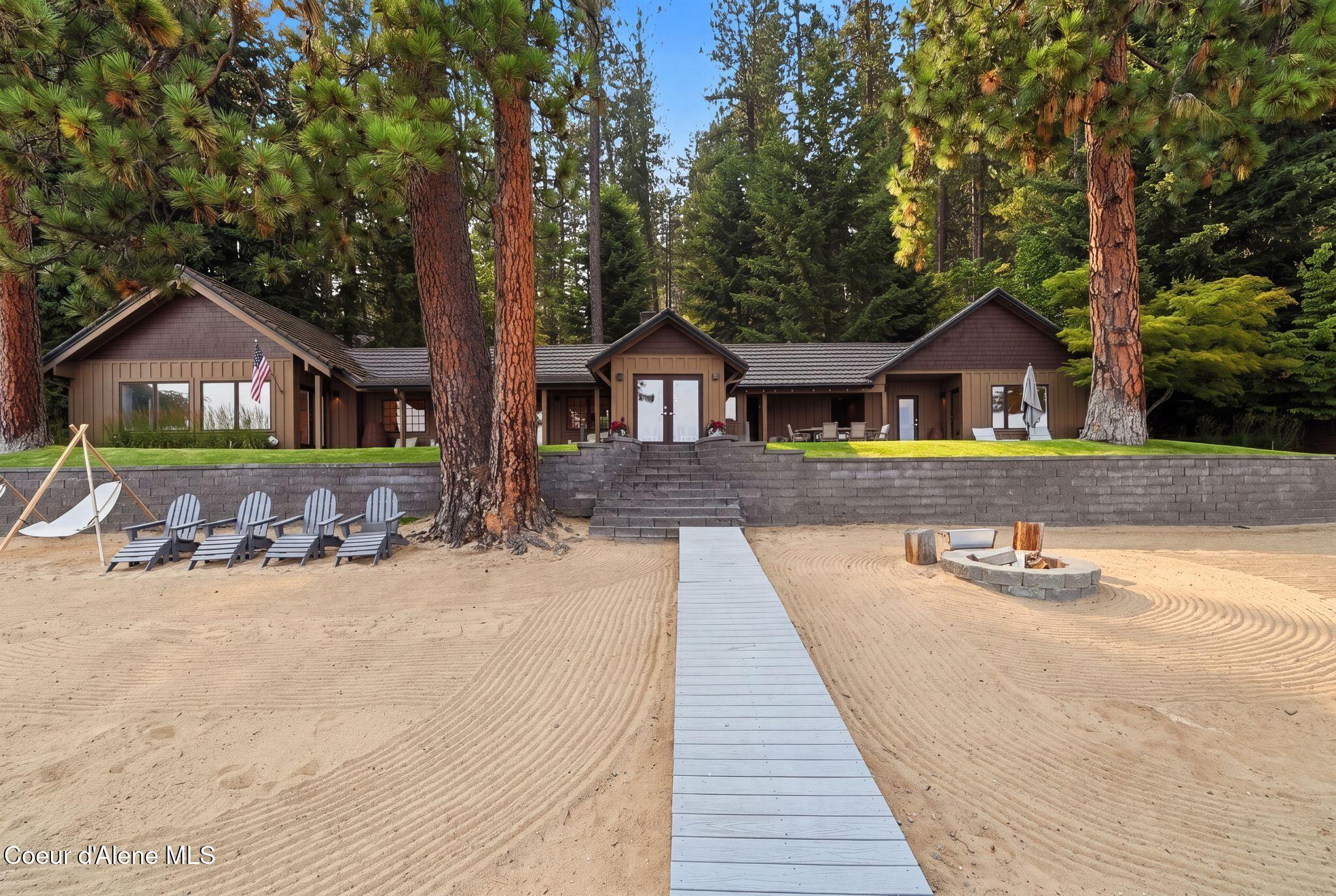 8411 W Lake Shr, Coeur d'Alene