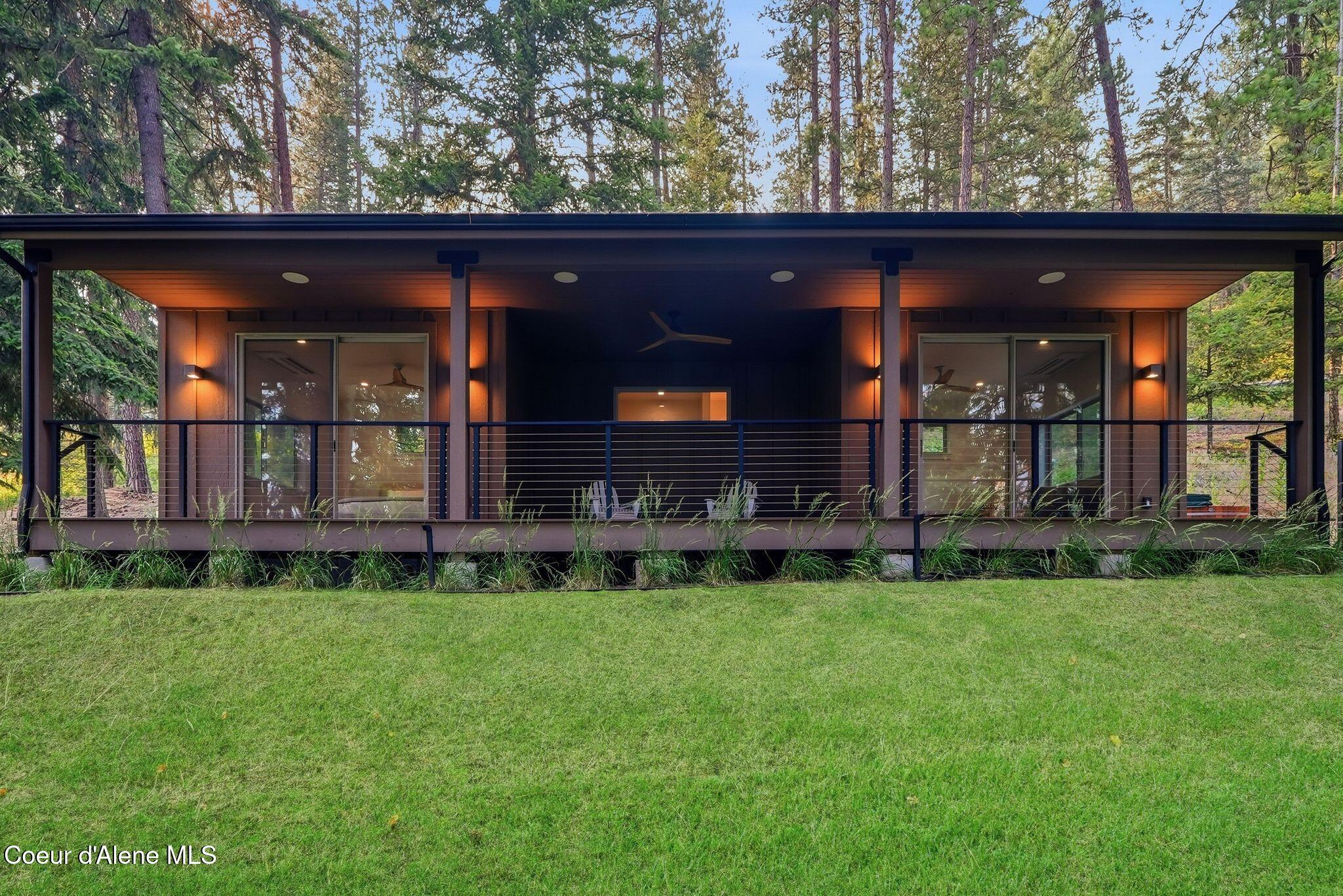 8411 W Lake Shr, Coeur d'Alene