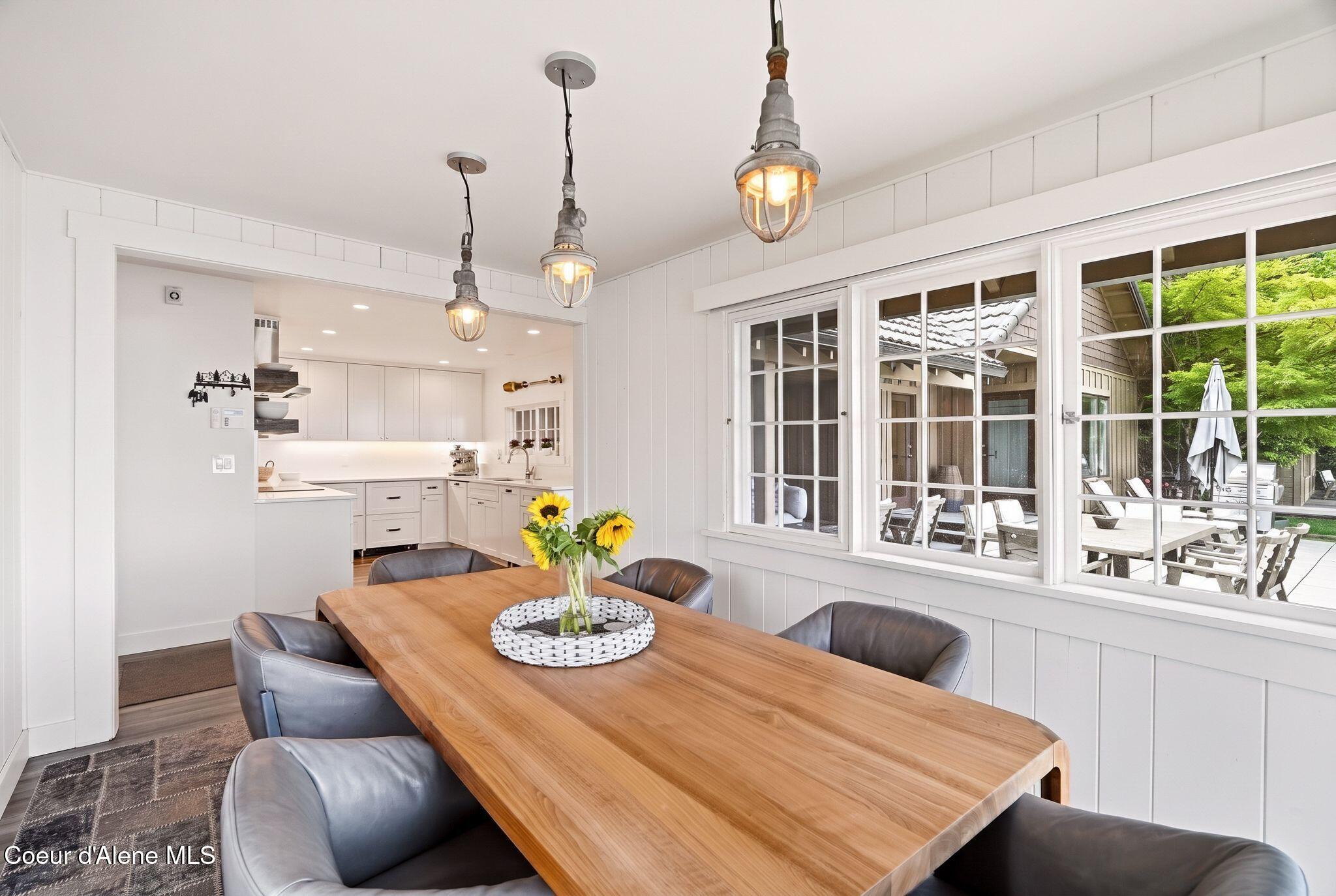 8411 W Lake Shr, Coeur d'Alene