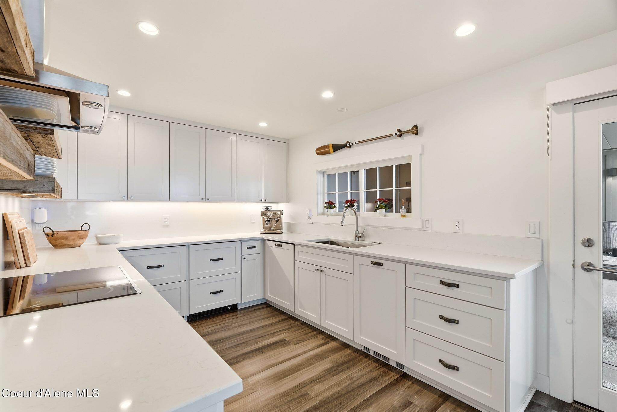 8411 W Lake Shr, Coeur d'Alene