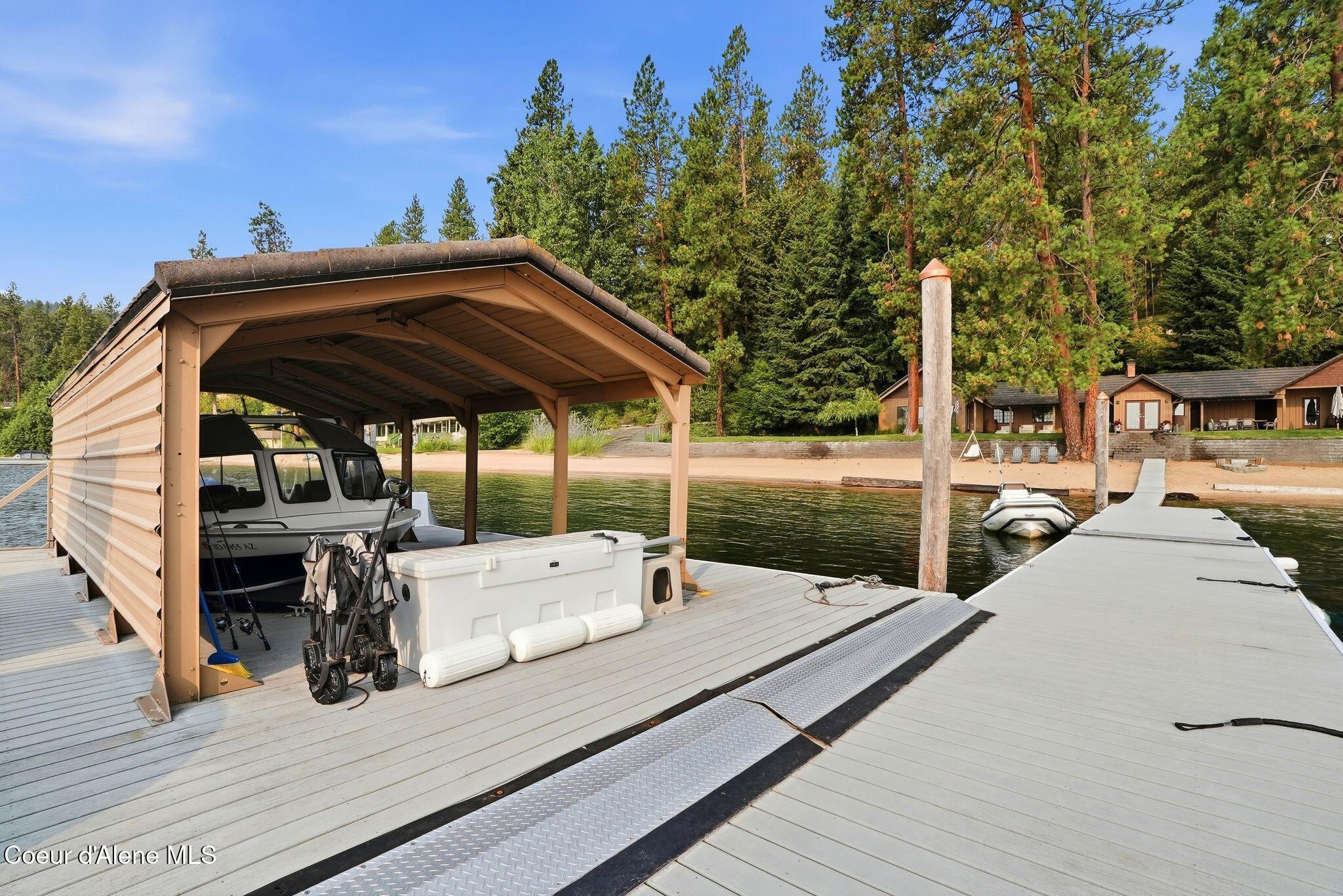 8411 W Lake Shr, Coeur d'Alene