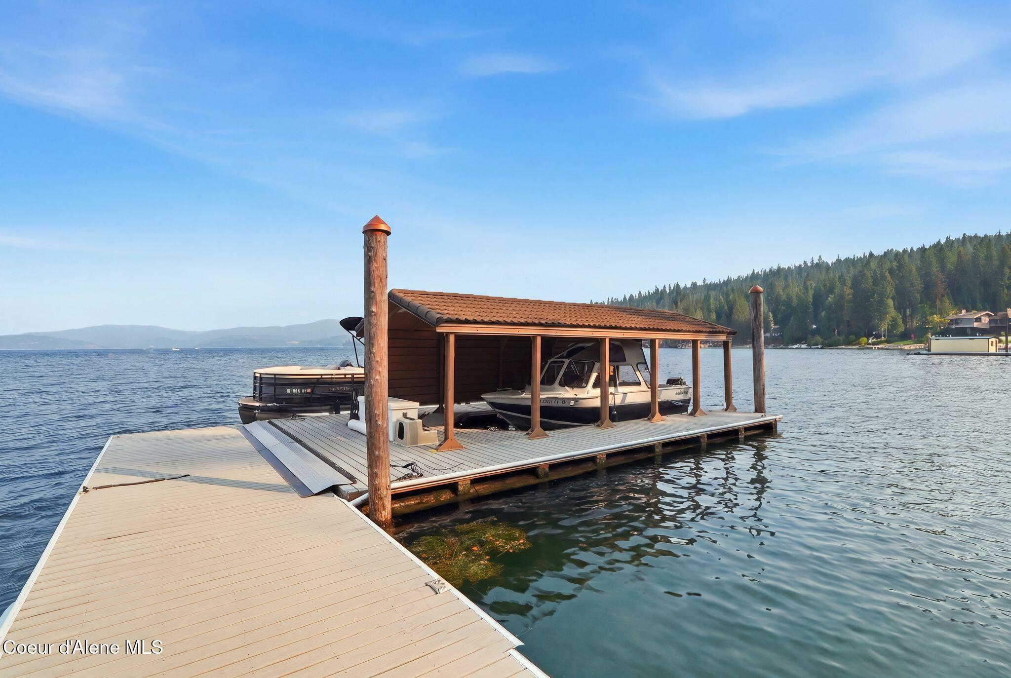 8411 W Lake Shr, Coeur d'Alene