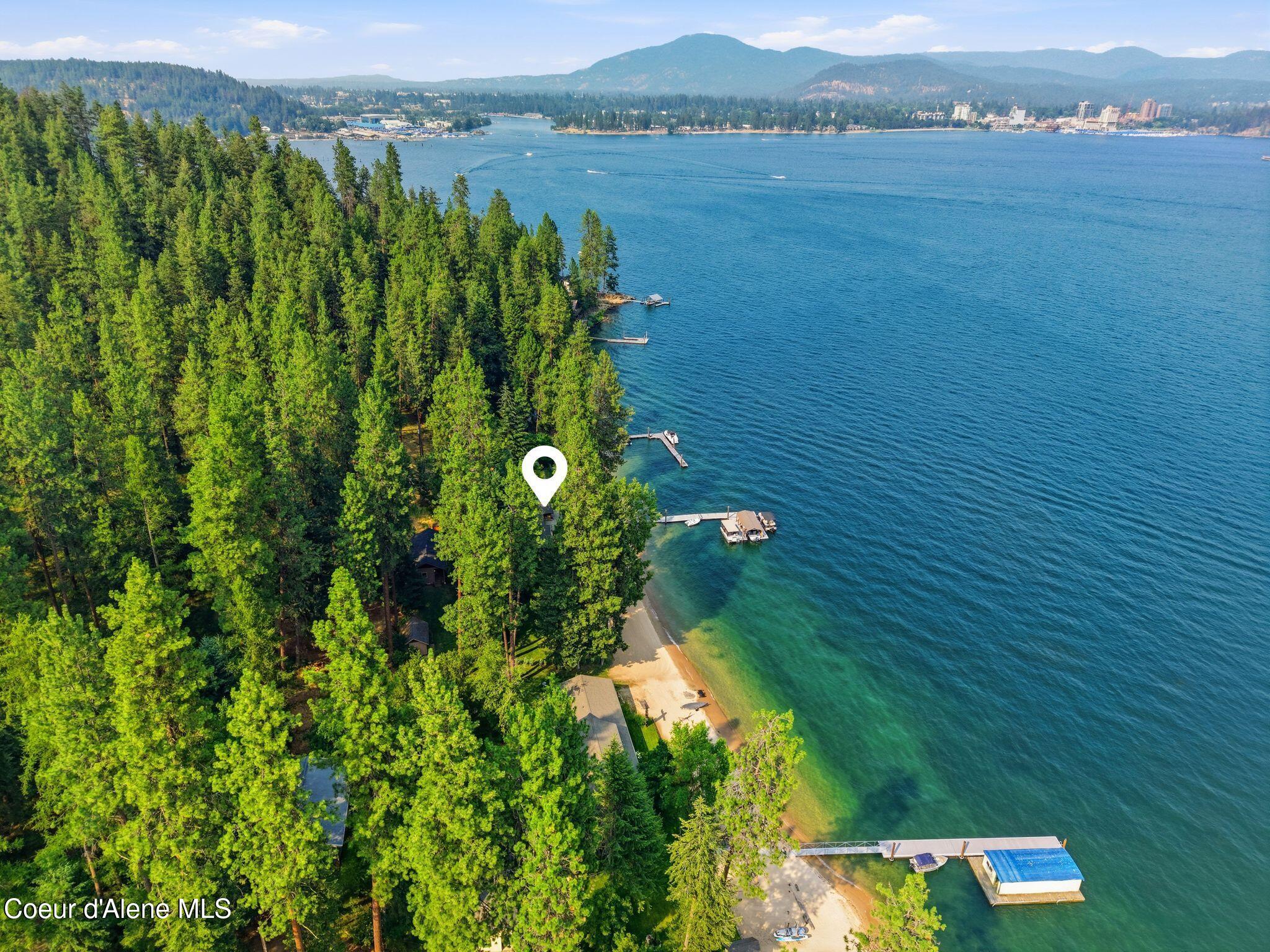 8411 W Lake Shr, Coeur d'Alene
