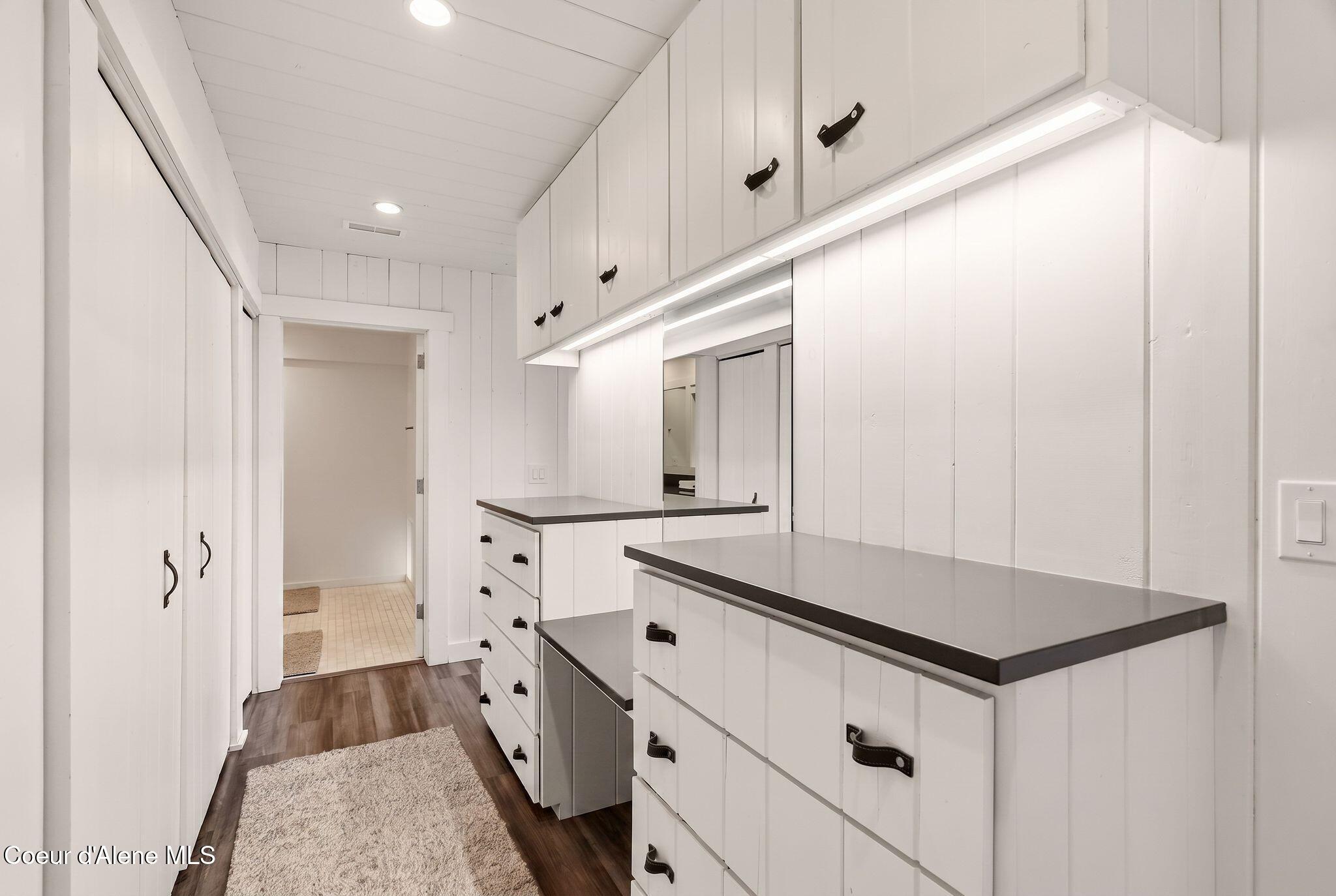 8411 W Lake Shr, Coeur d'Alene
