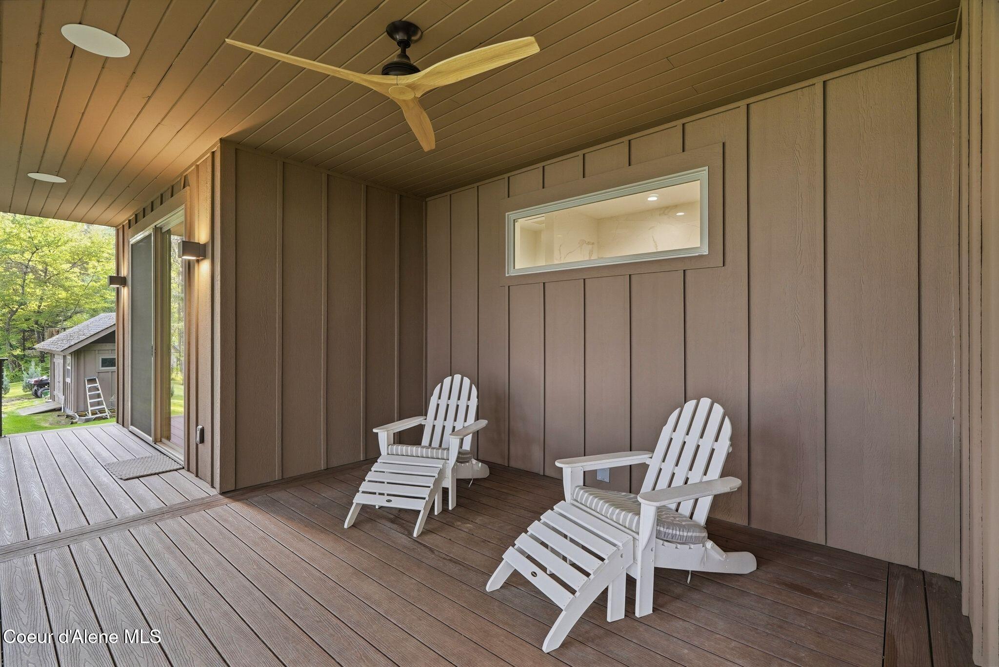 8411 W Lake Shr, Coeur d'Alene