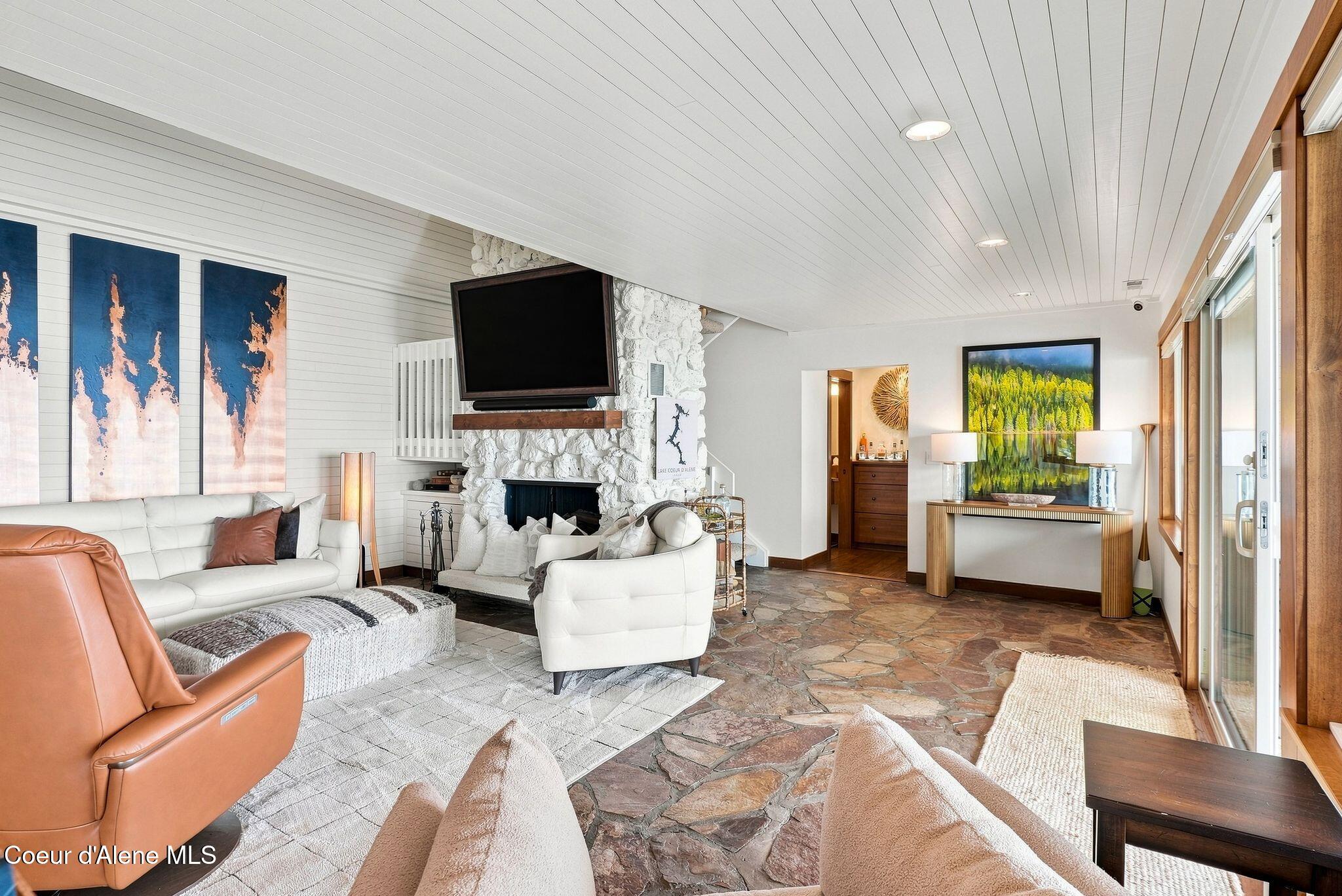 8357 W Coeur d' Alene Lake Shore, Coeur d'Alene