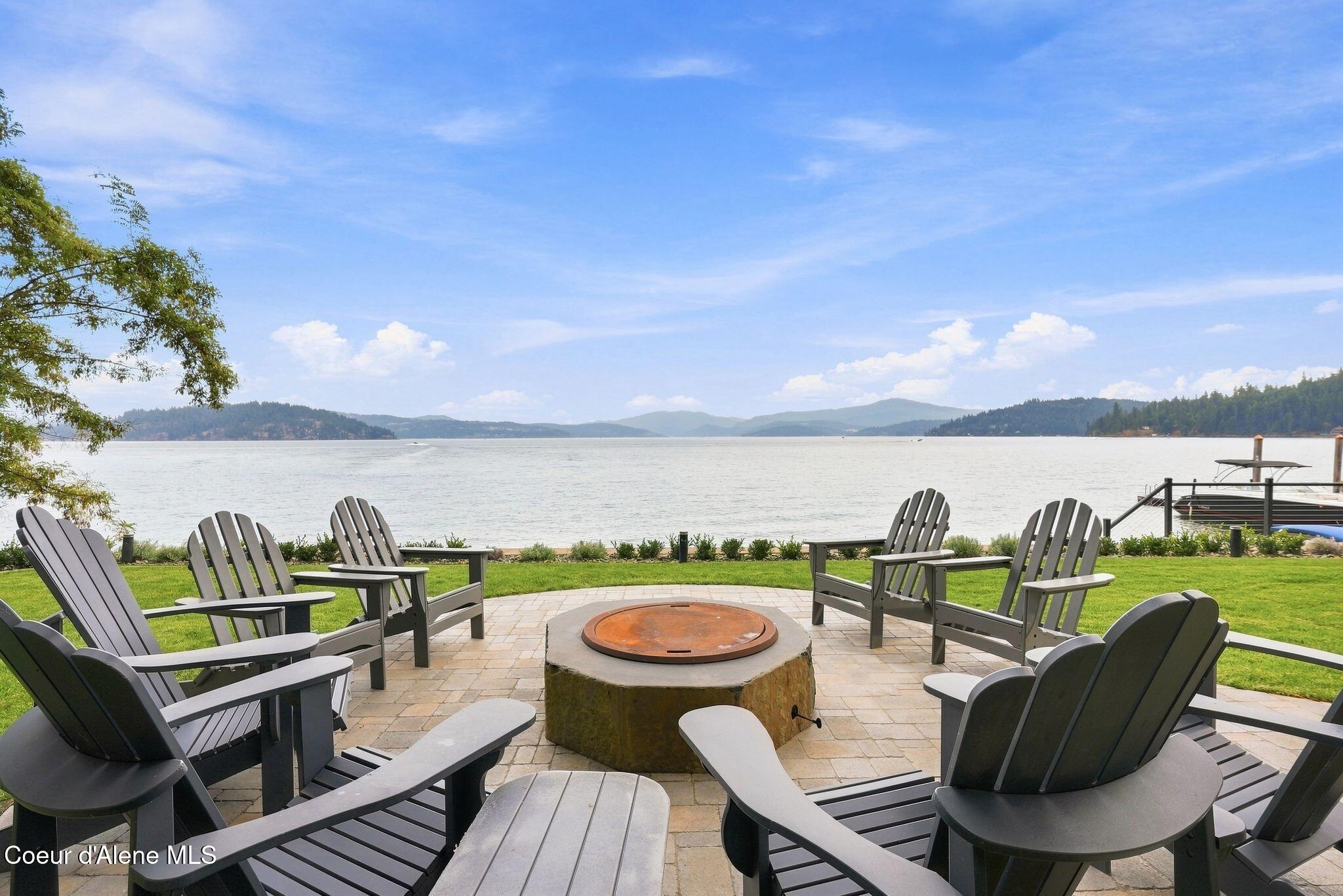 8357 W Coeur d' Alene Lake Shore, Coeur d'Alene