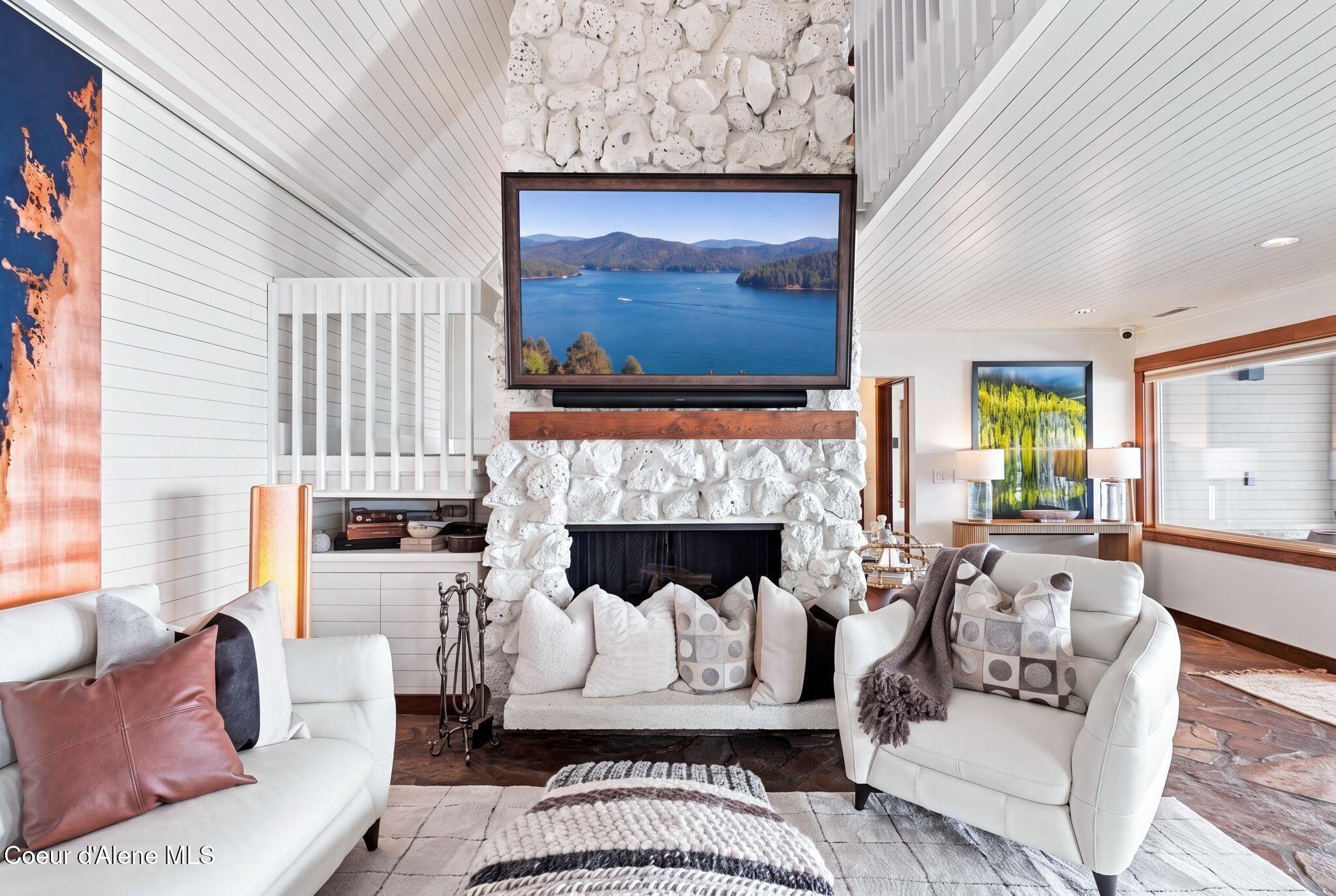 8357 W Coeur d' Alene Lake Shore, Coeur d'Alene