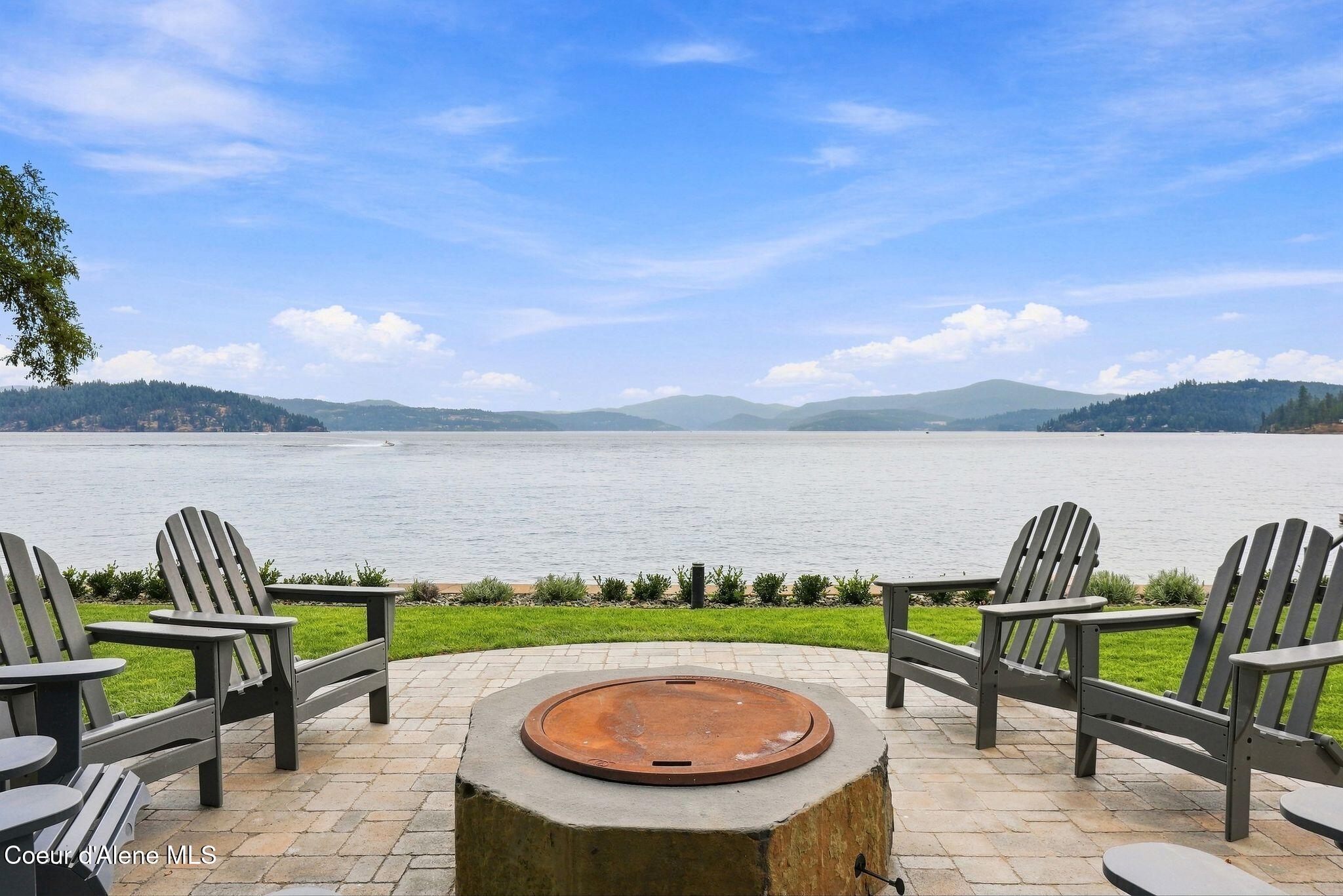 8357 W Coeur d' Alene Lake Shore, Coeur d'Alene