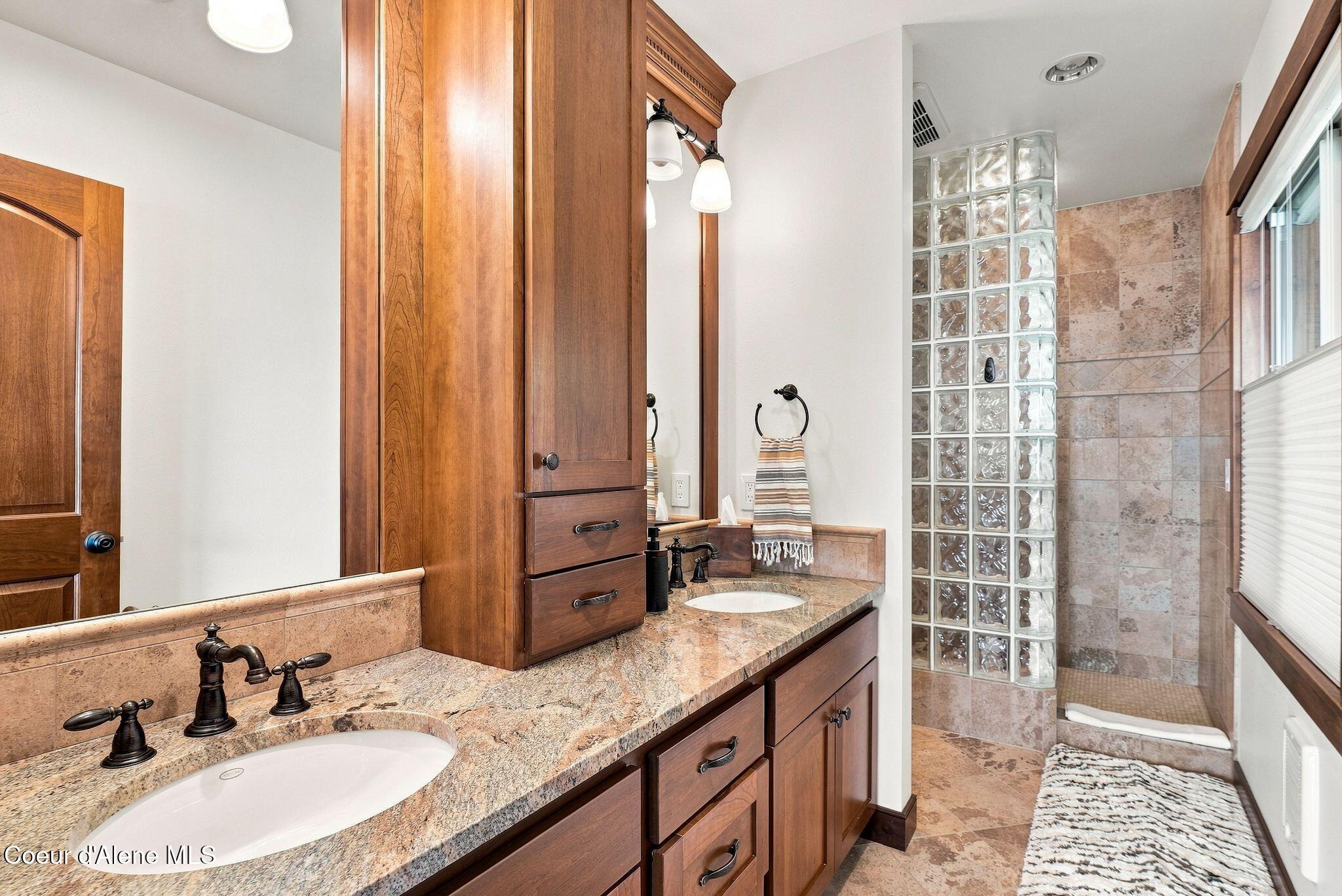 8357 W Coeur d' Alene Lake Shore, Coeur d'Alene