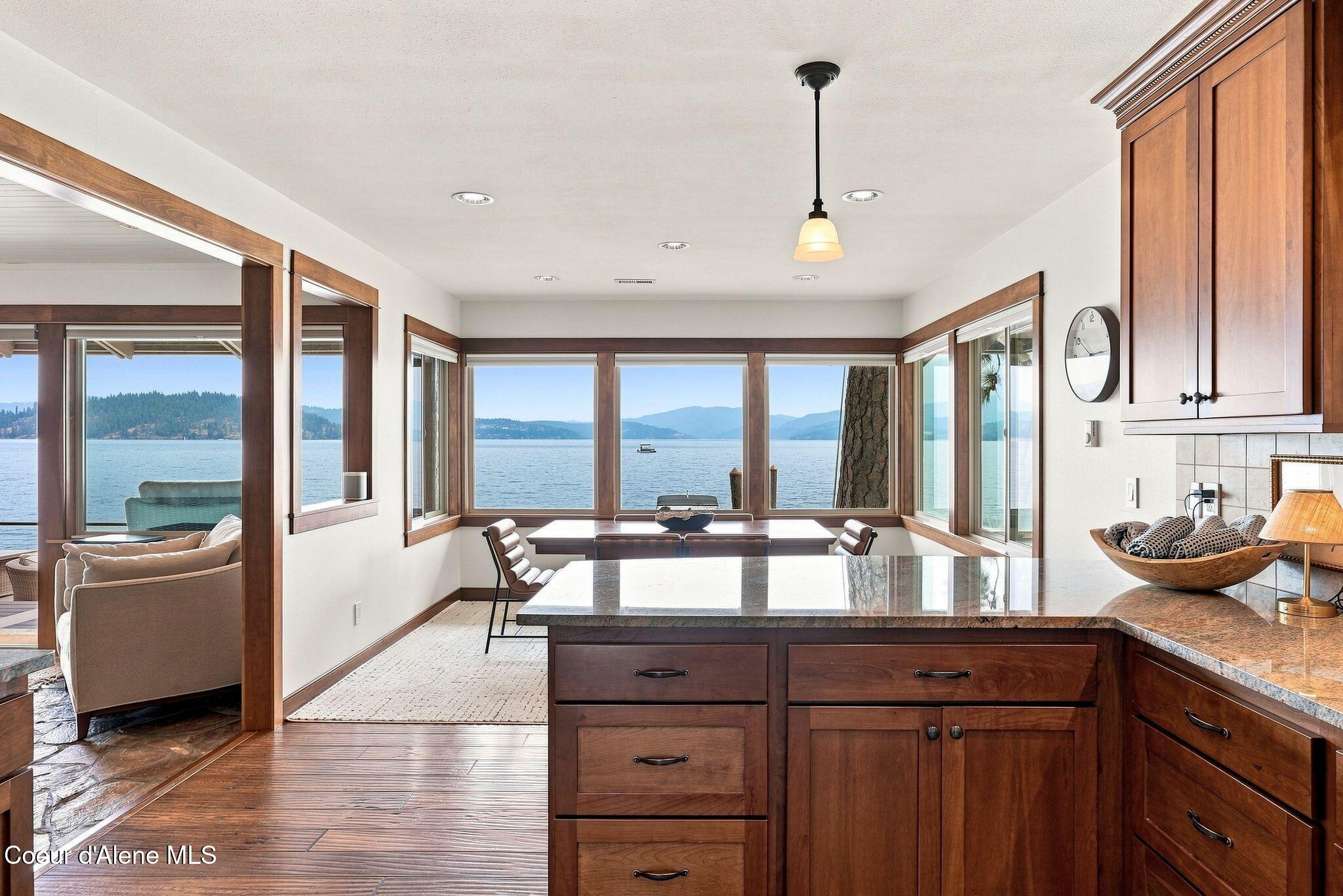 8357 W Coeur d' Alene Lake Shore, Coeur d'Alene