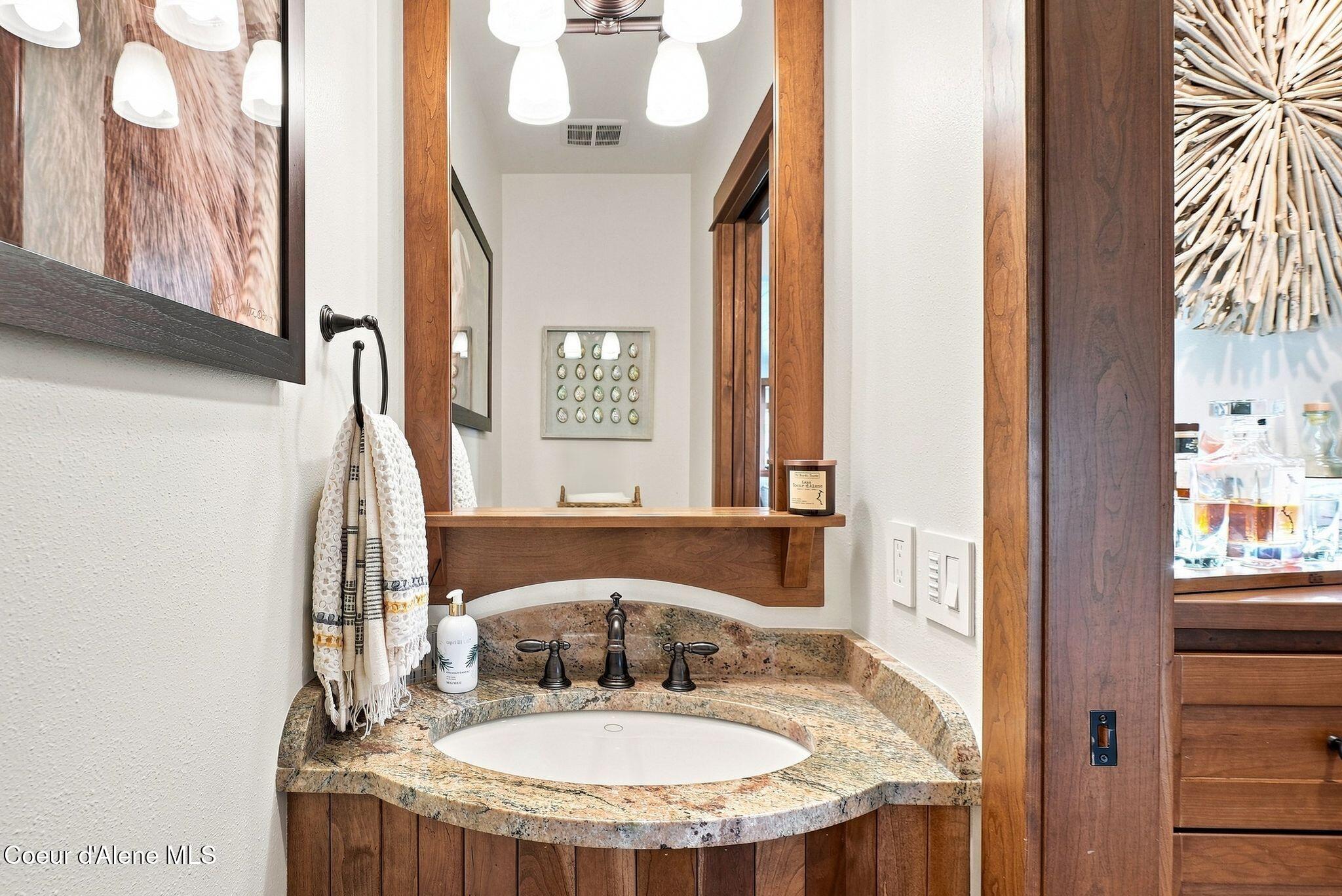 8357 W Coeur d' Alene Lake Shore, Coeur d'Alene