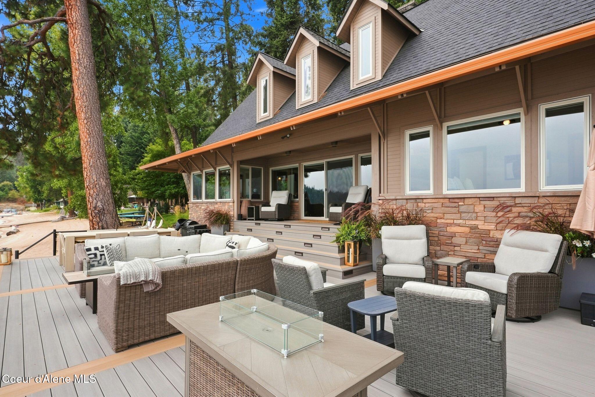 8357 W Coeur d' Alene Lake Shore, Coeur d'Alene