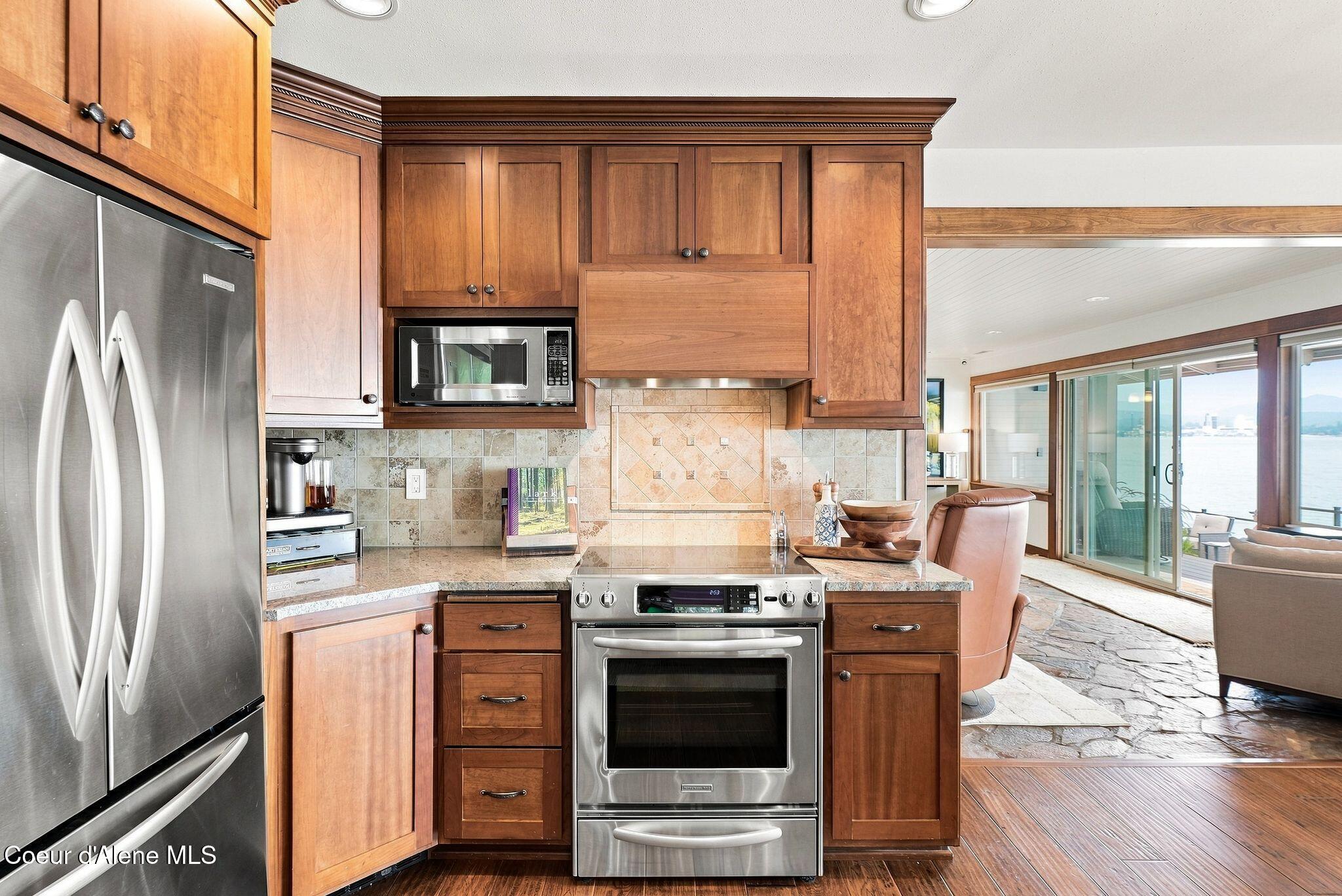 8357 W Coeur d' Alene Lake Shore, Coeur d'Alene