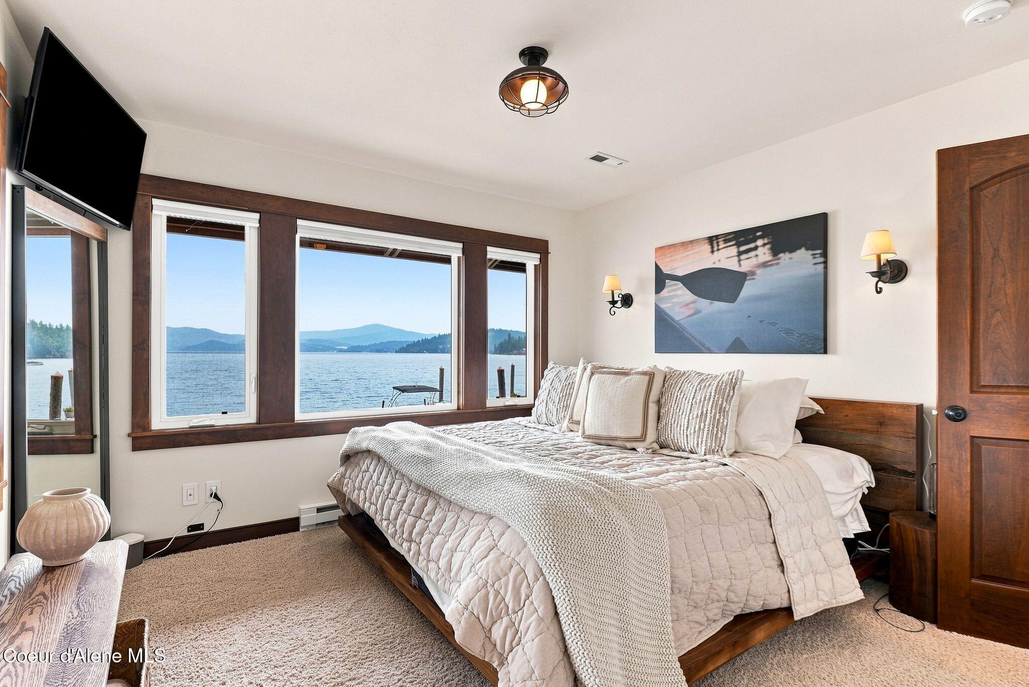 8357 W Coeur d' Alene Lake Shore, Coeur d'Alene