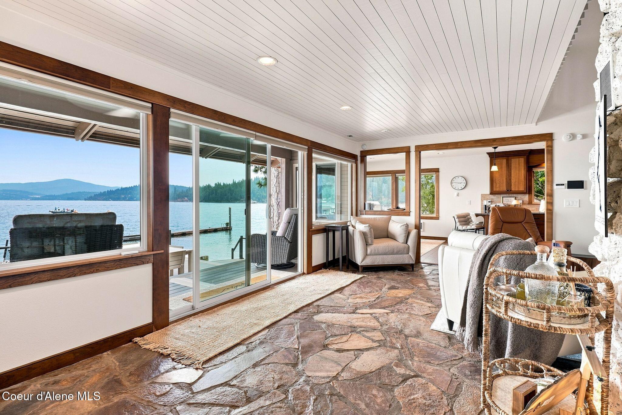 8357 W Coeur d' Alene Lake Shore, Coeur d'Alene