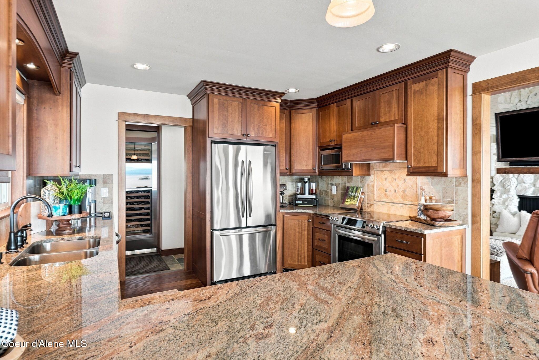 8357 W Coeur d' Alene Lake Shore, Coeur d'Alene