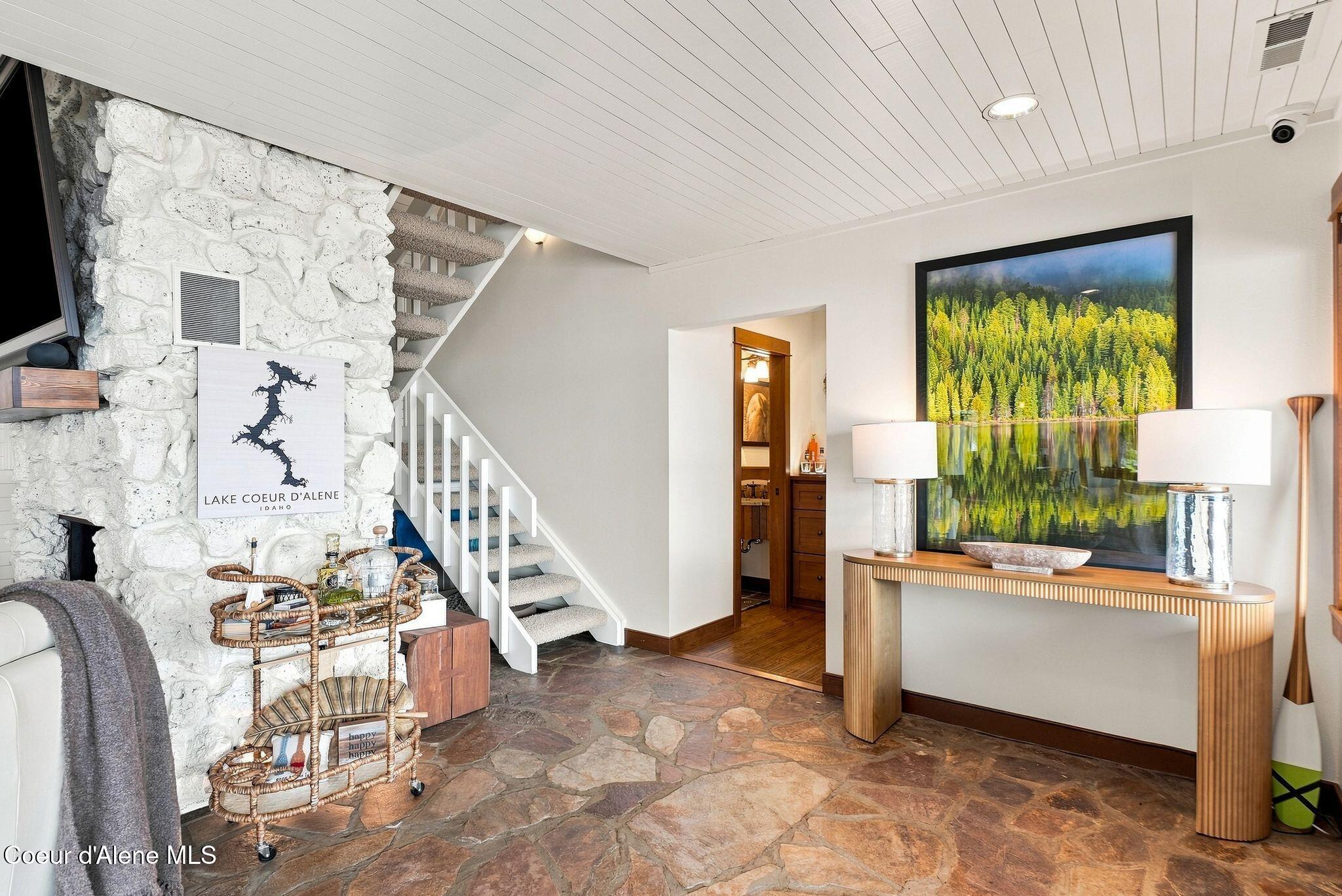 8357 W Coeur d' Alene Lake Shore, Coeur d'Alene