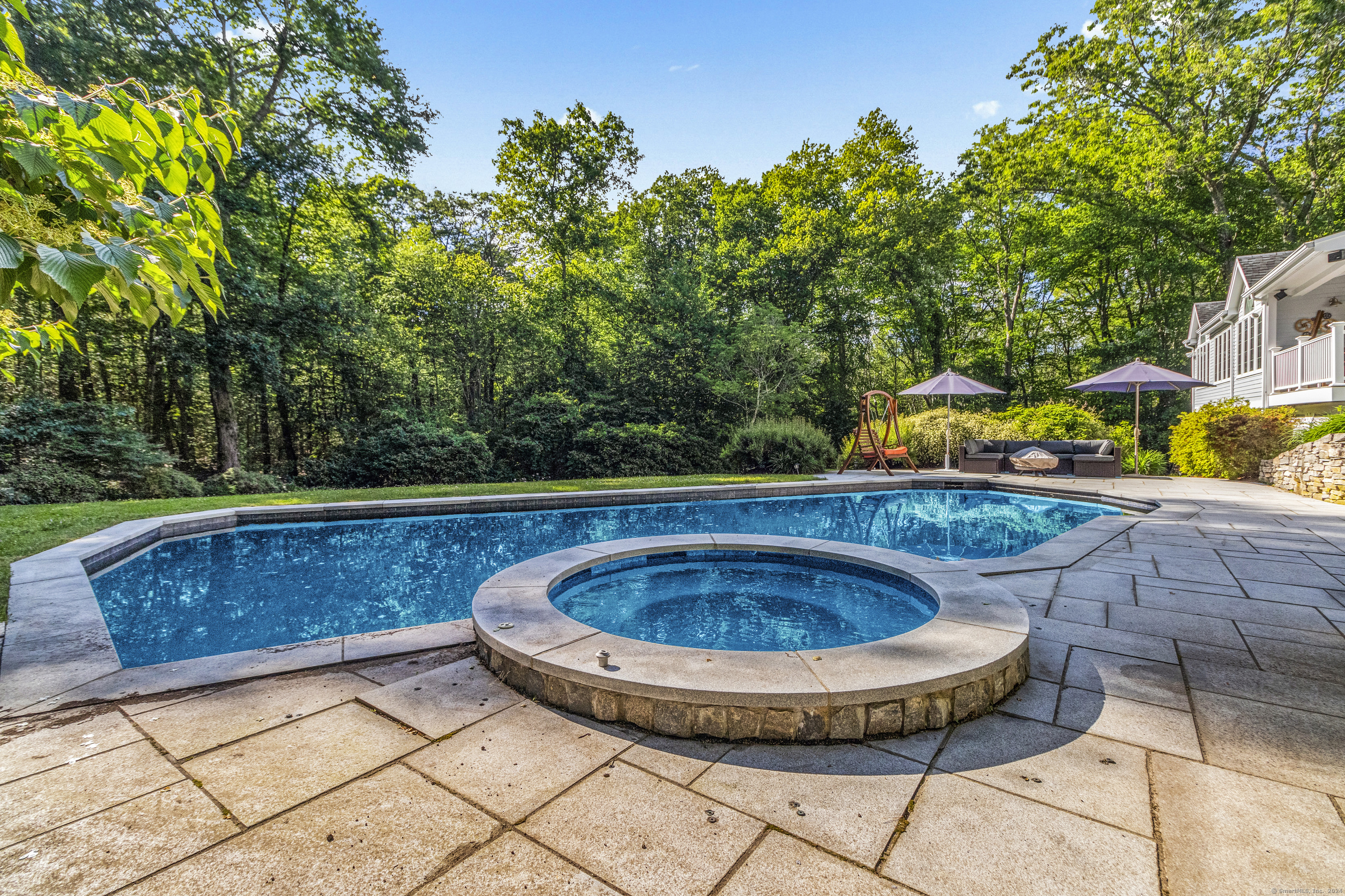 8 Squire Lane