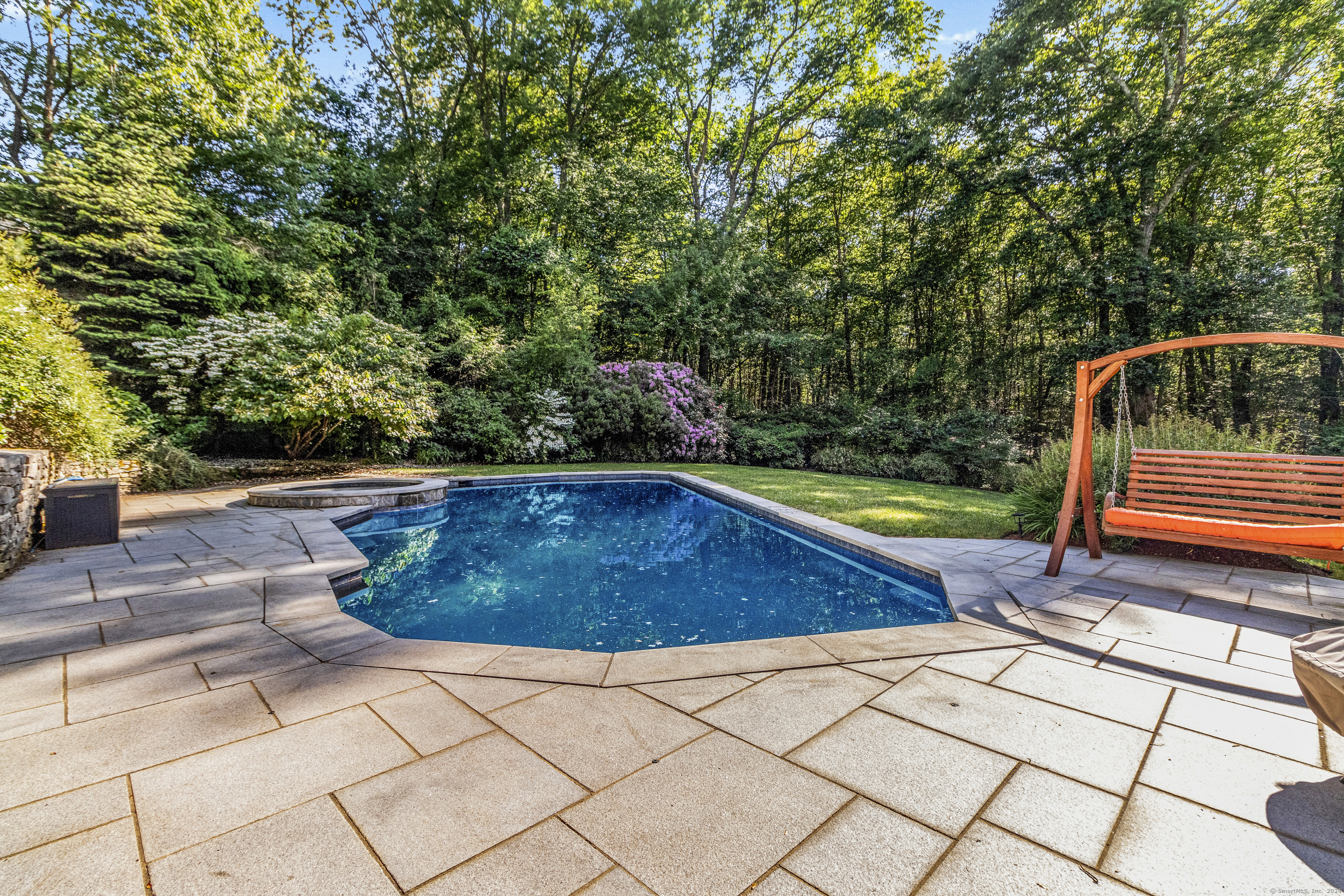 8 Squire Lane
