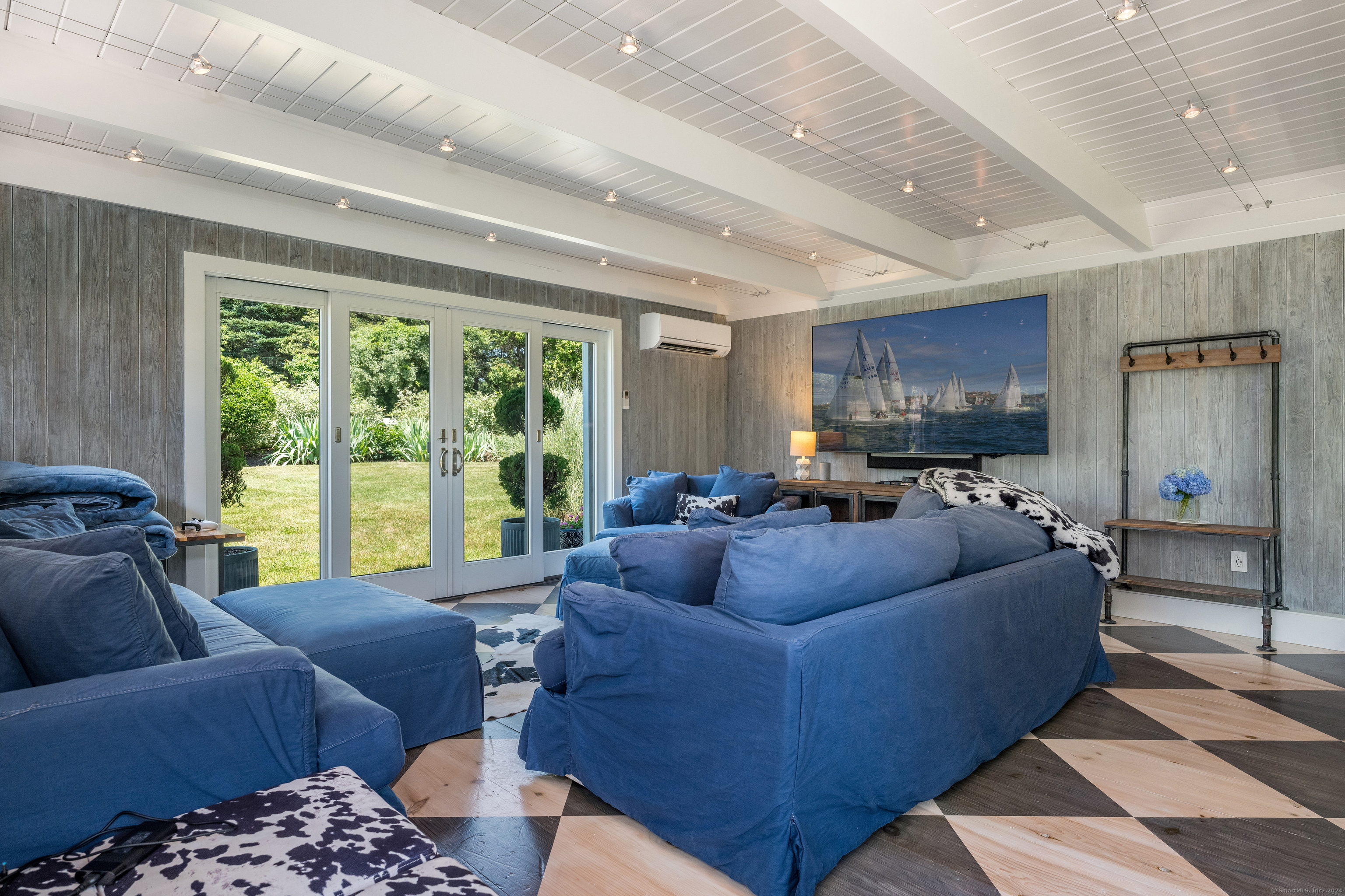 86 Montauk Avenue
