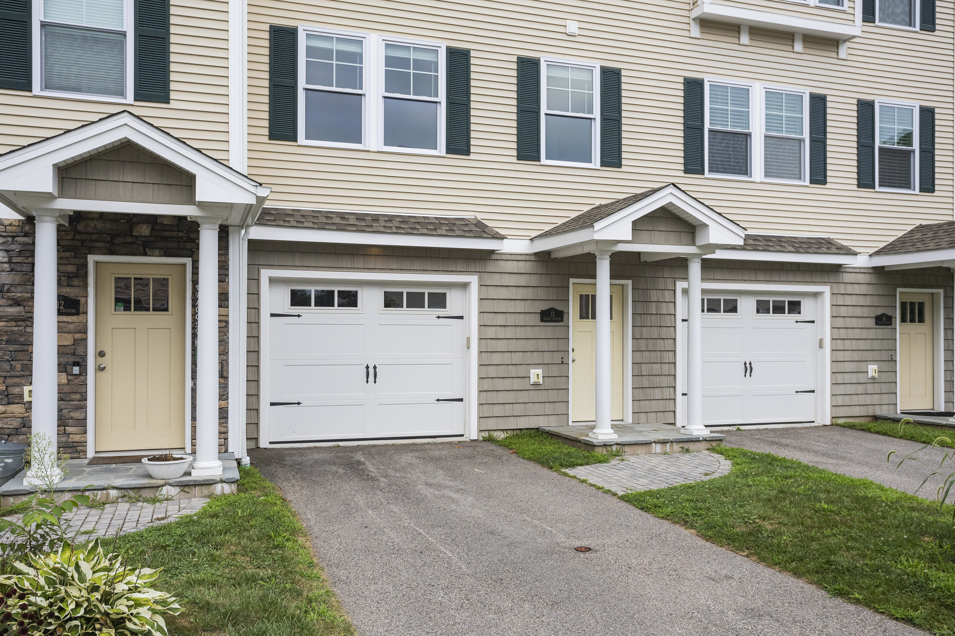 13 Village Crossing 13