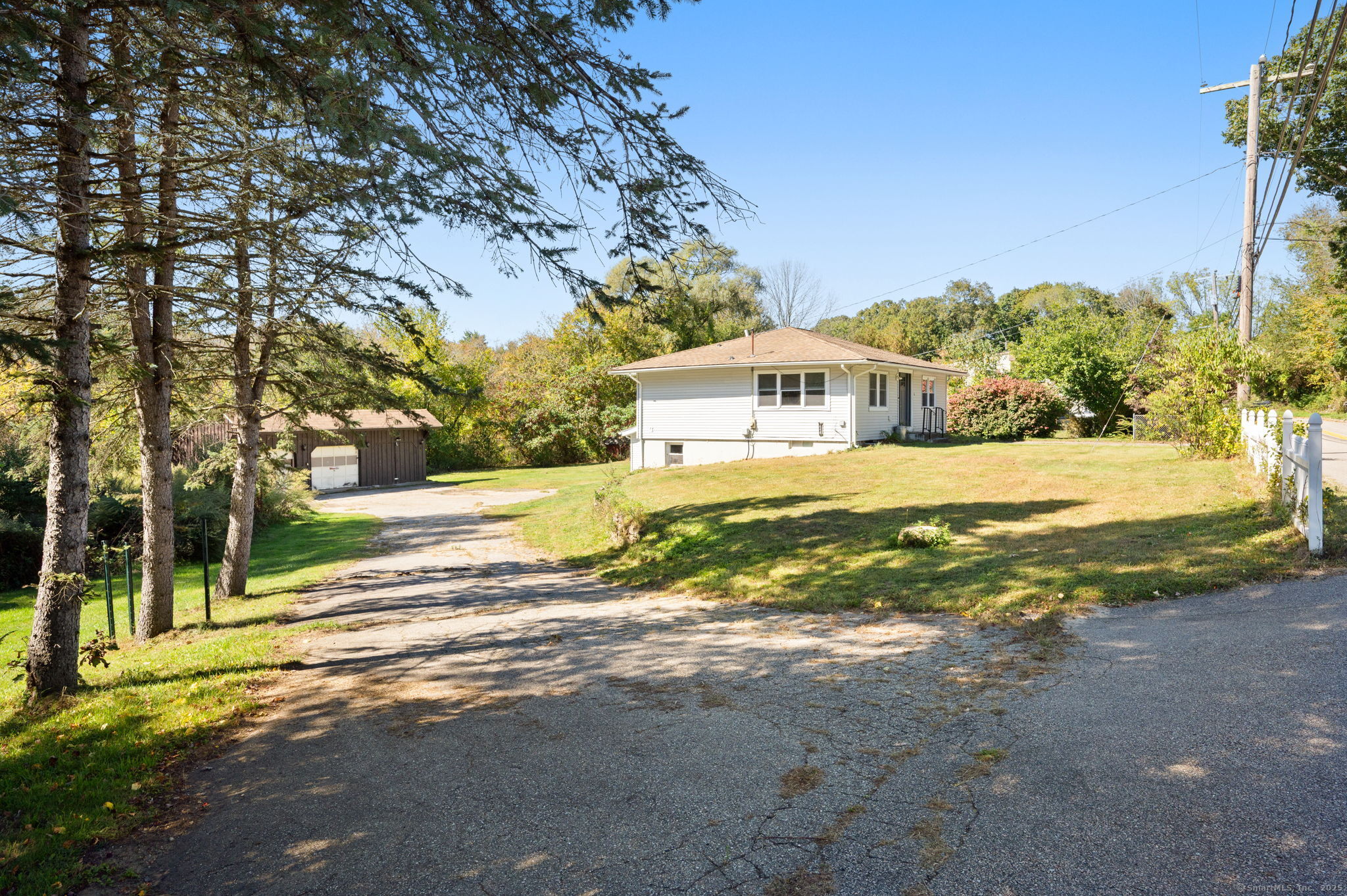 16 Pautipaug Hill Road