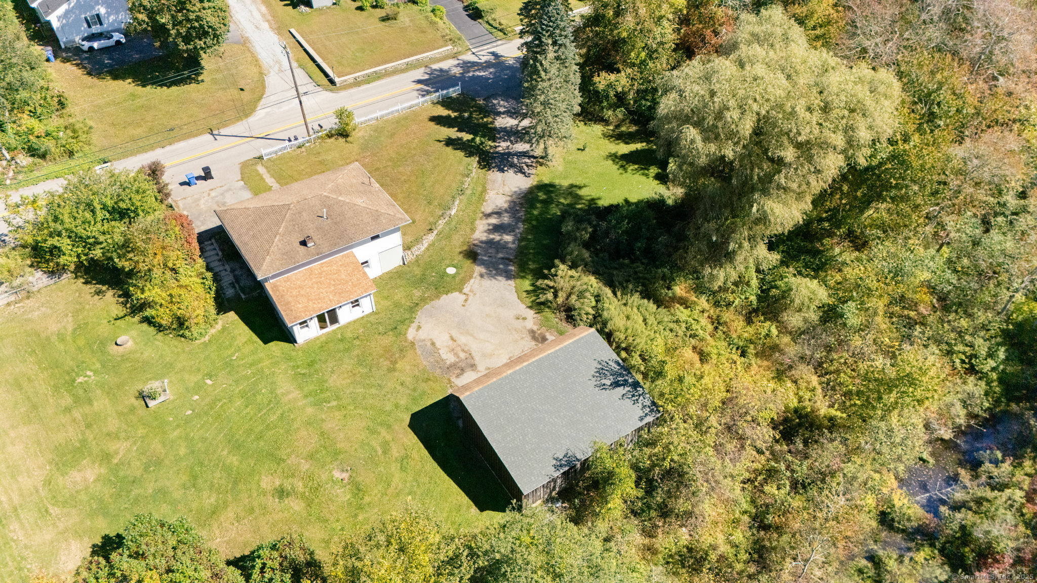 16 Pautipaug Hill Road
