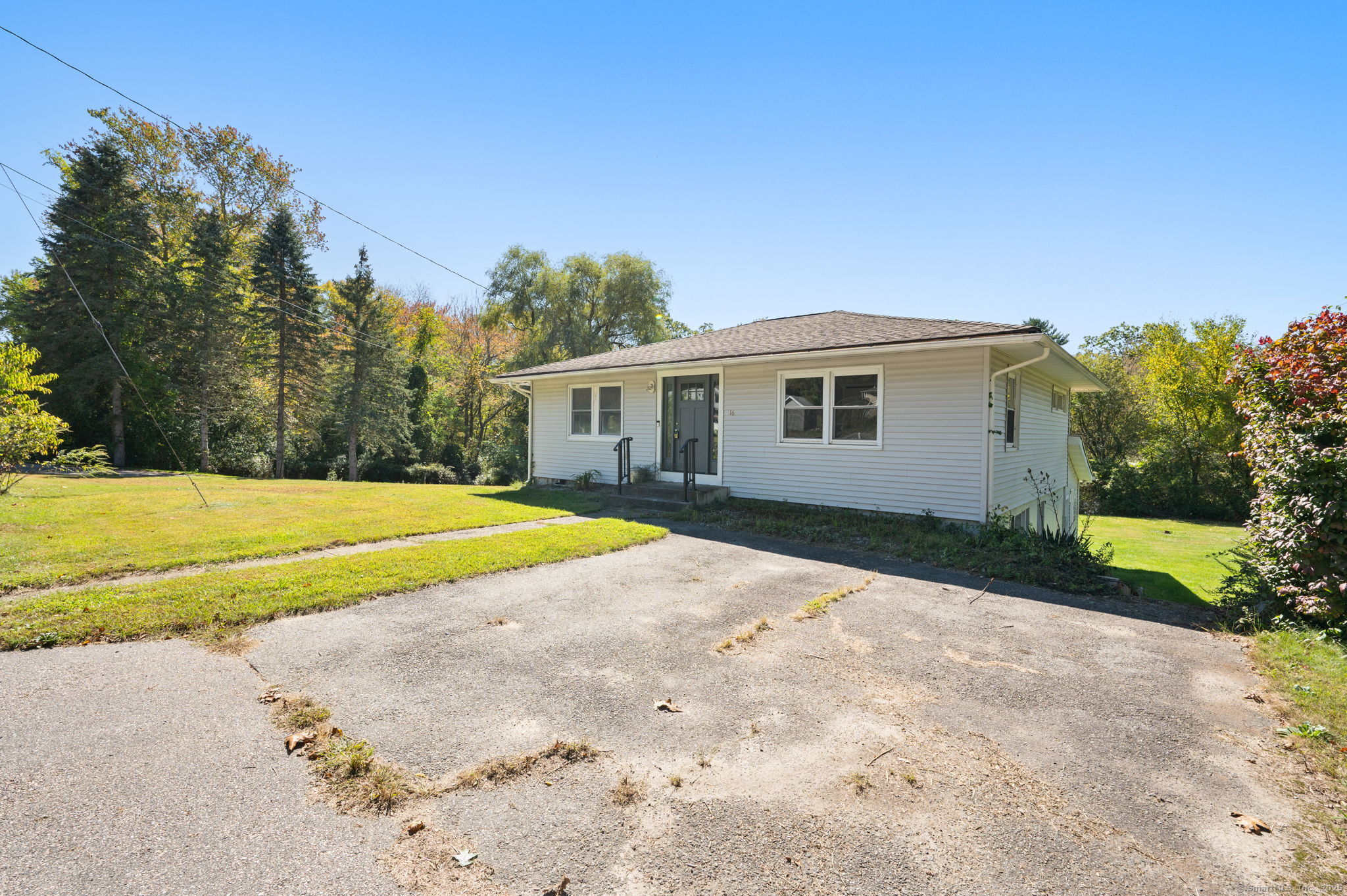 16 Pautipaug Hill Road