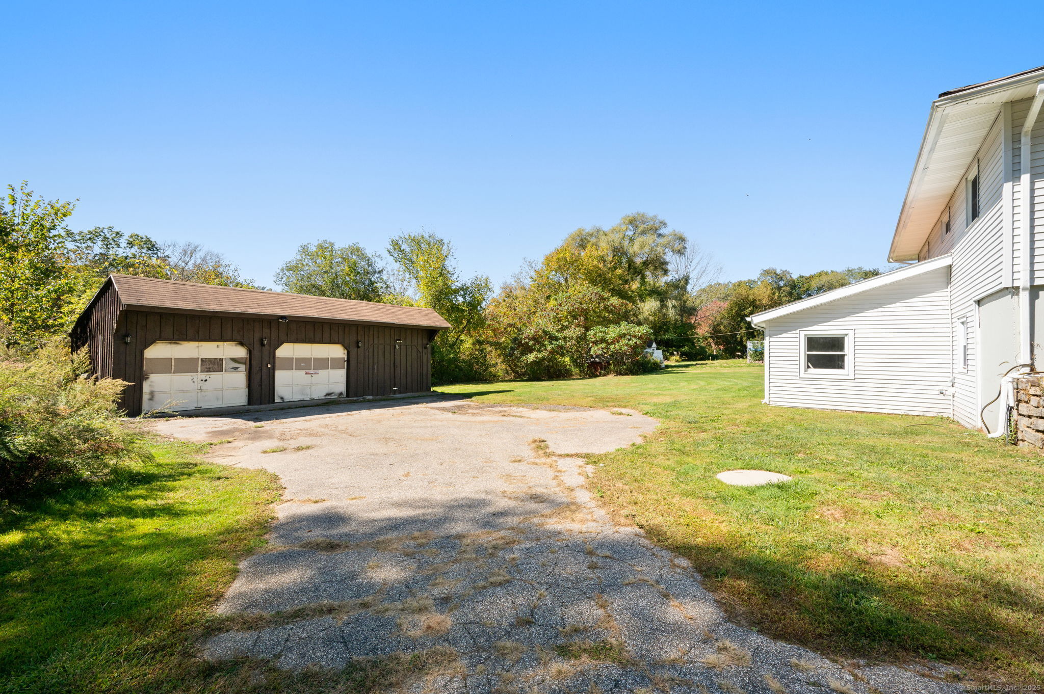 16 Pautipaug Hill Road