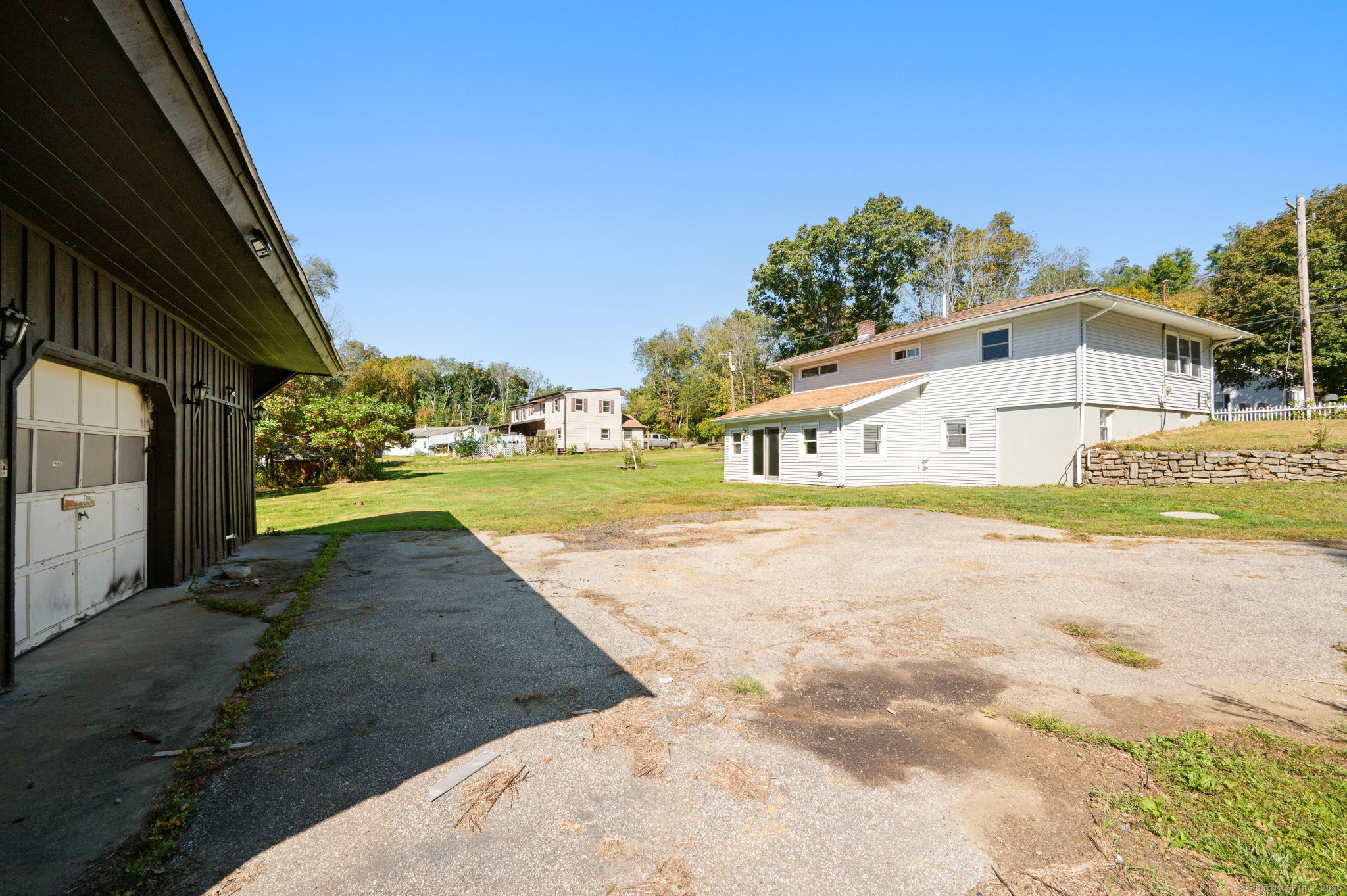 16 Pautipaug Hill Road