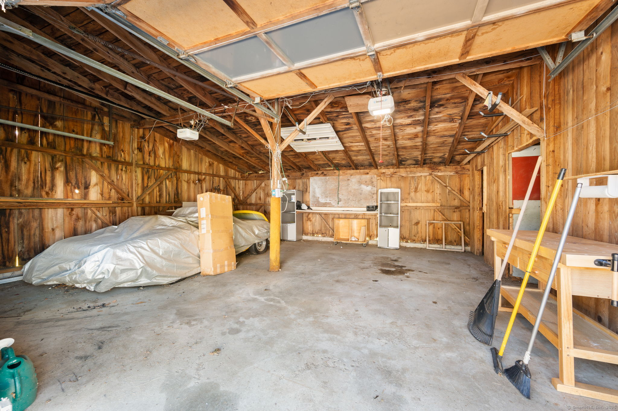 16 Pautipaug Hill Road
