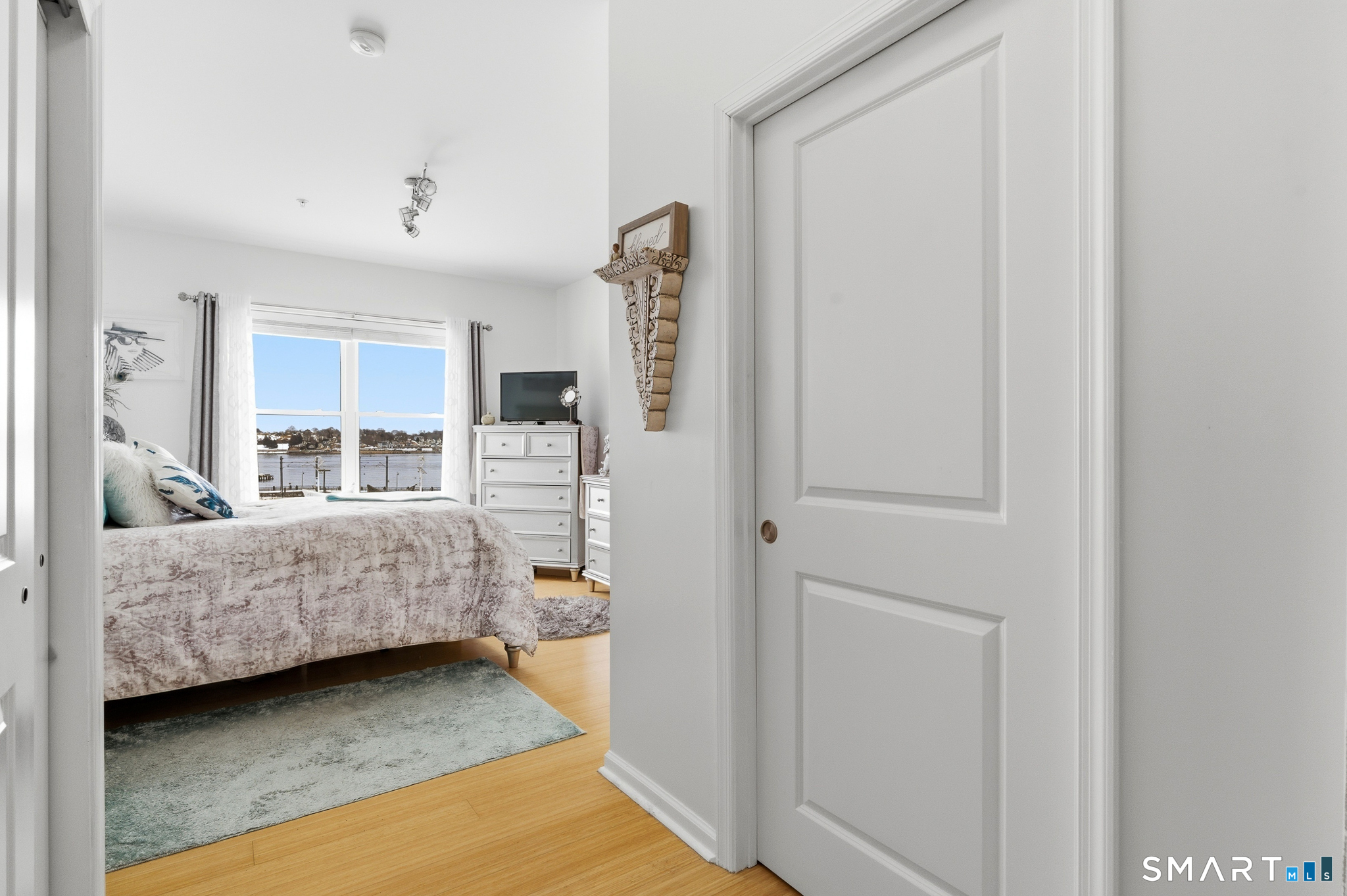 400 Bank Street APT 402