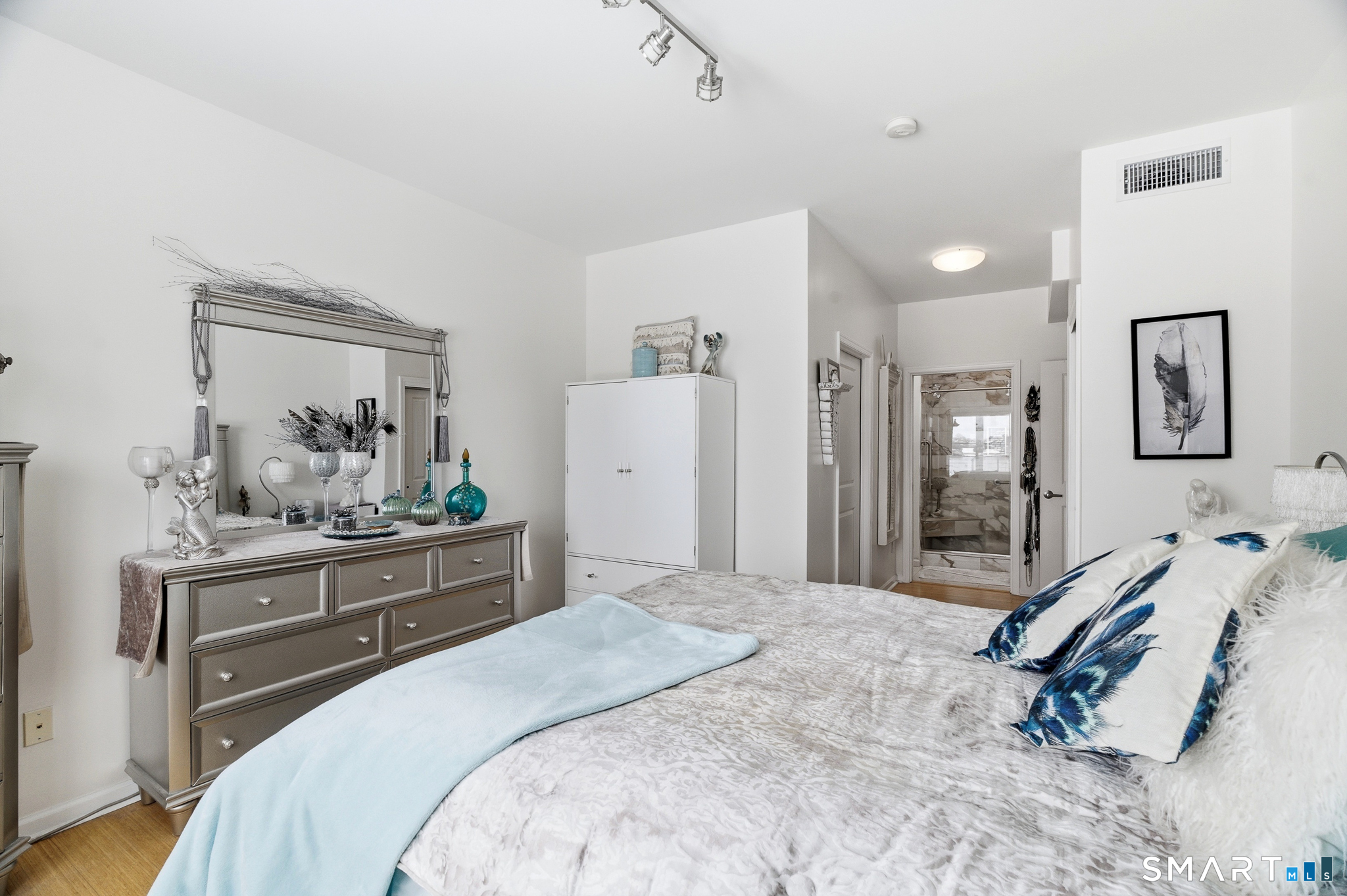 400 Bank Street APT 402