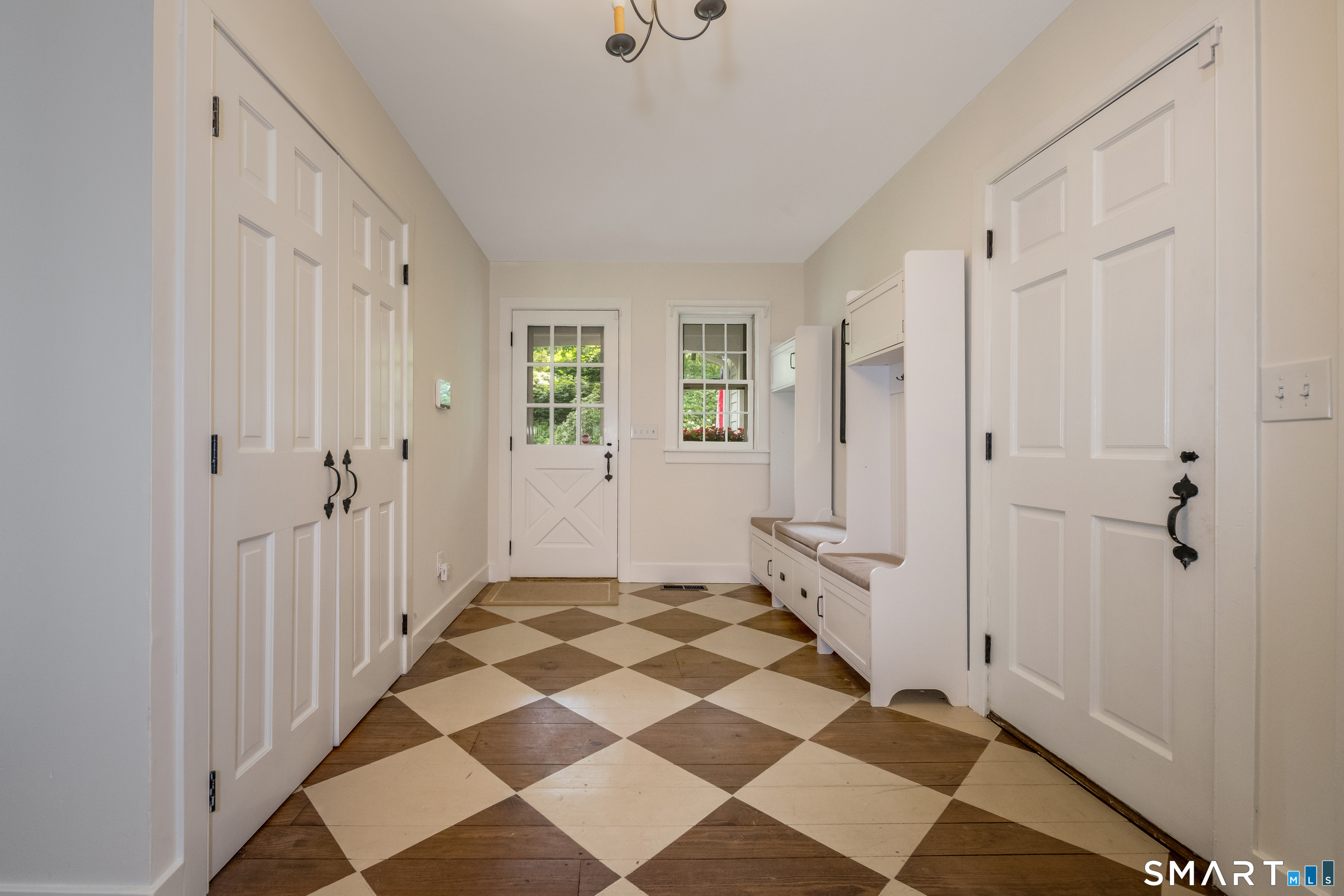 8 Squire Lane