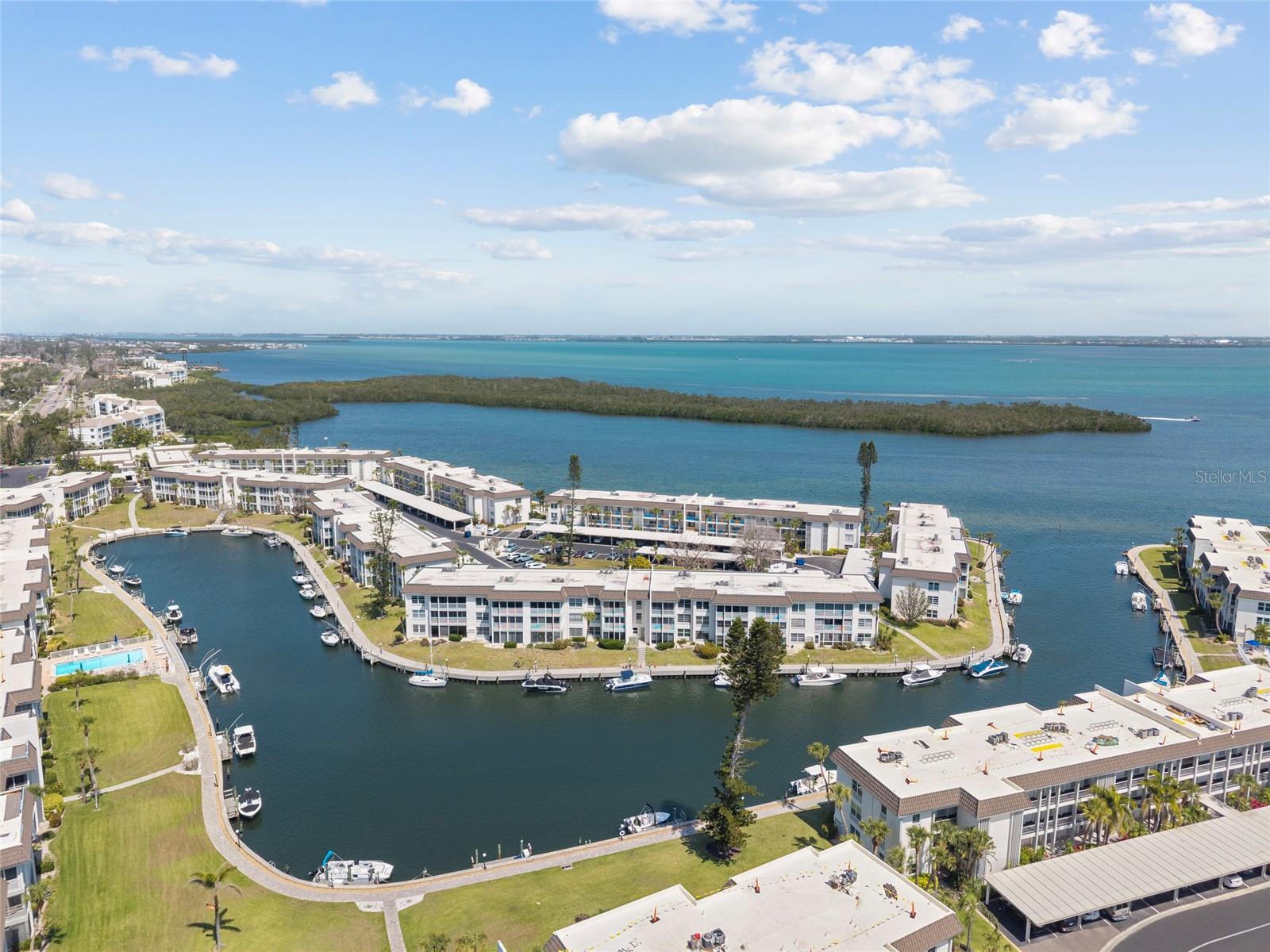 4390 EXETER DR #206