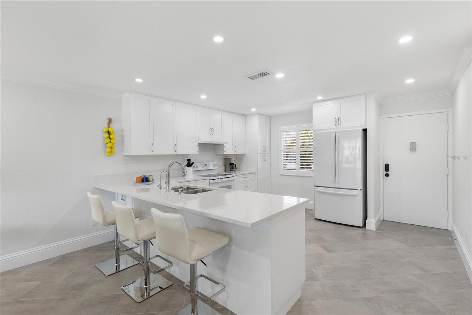 4390 EXETER DR #206
