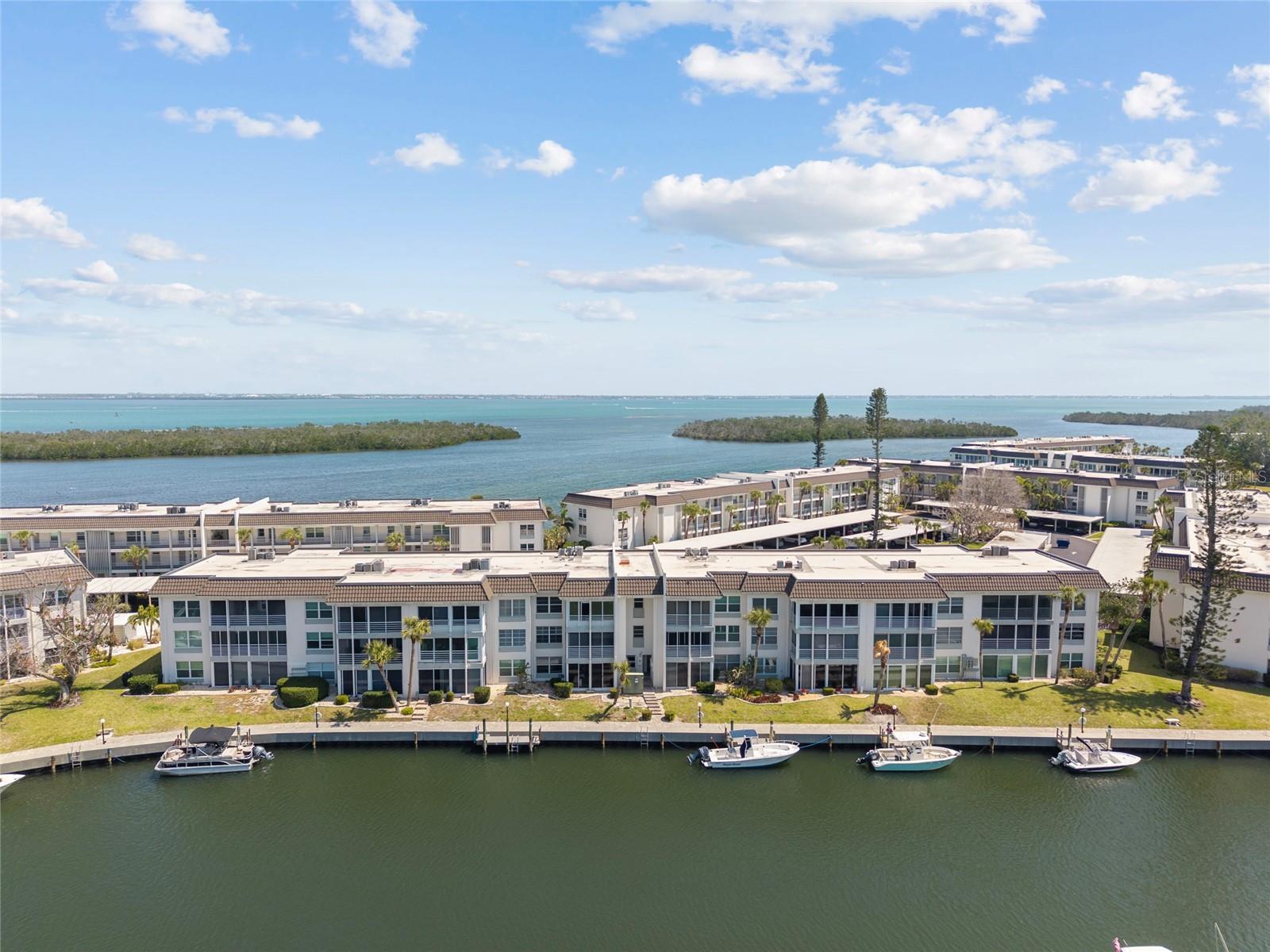 4390 EXETER DR #206